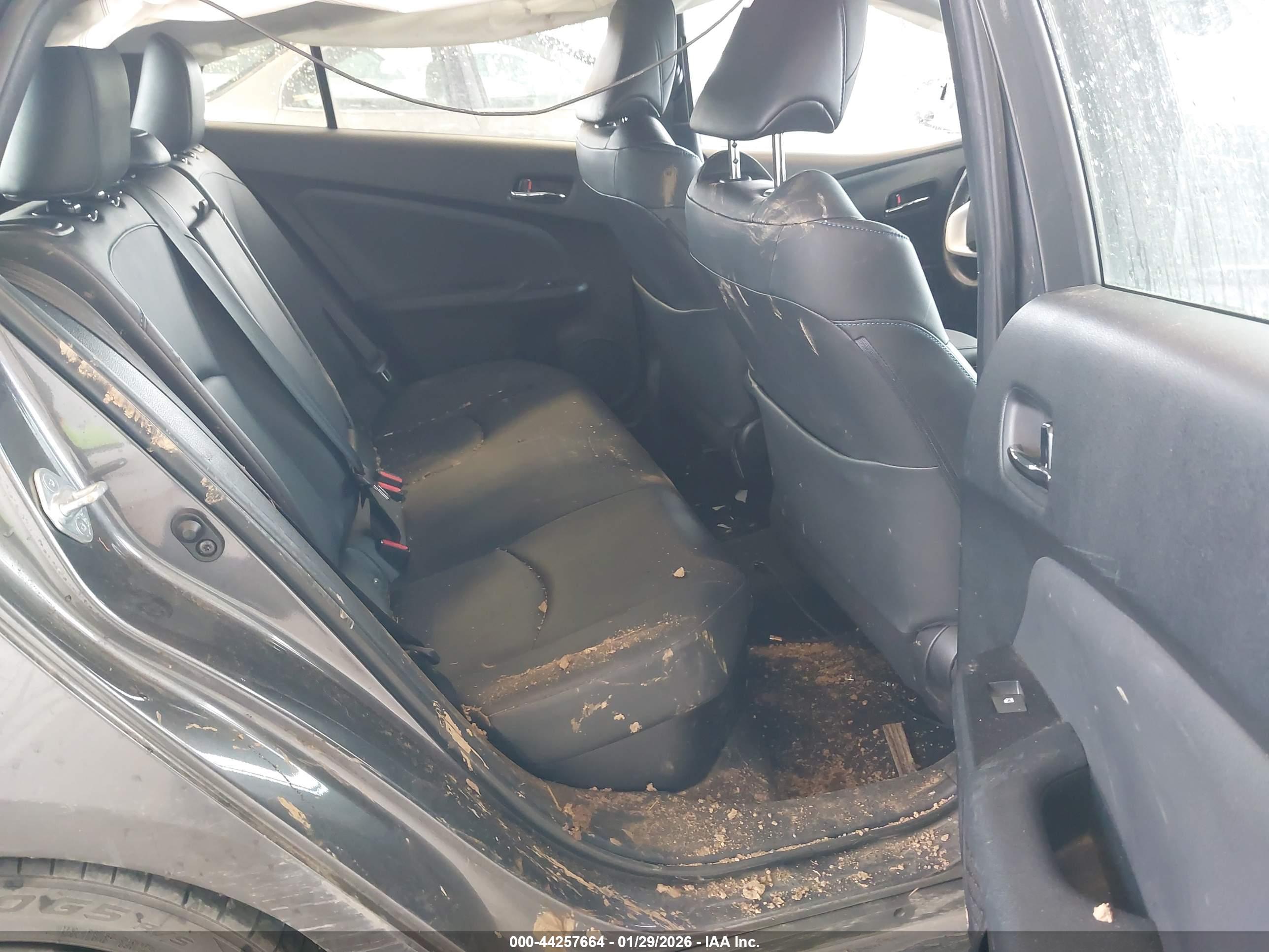 TOYOTA PRIUS image 8