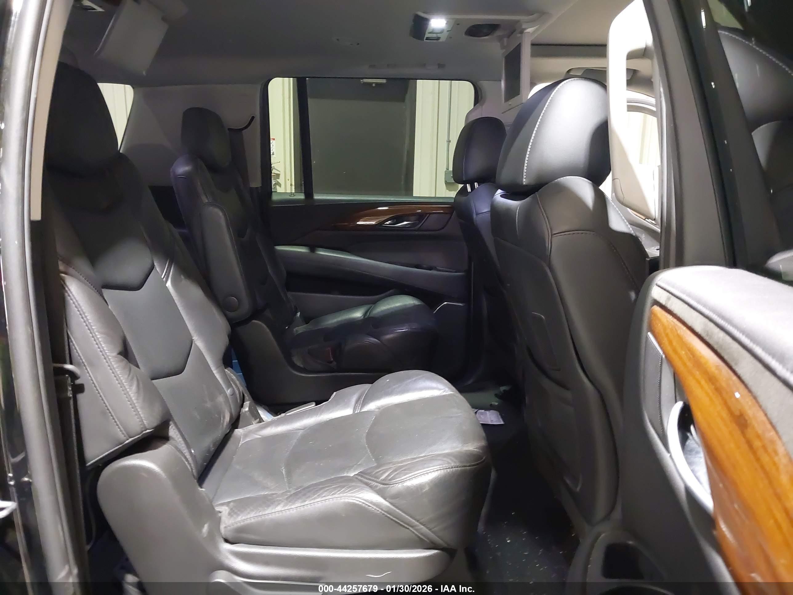 CADILLAC ESCALADE image 8