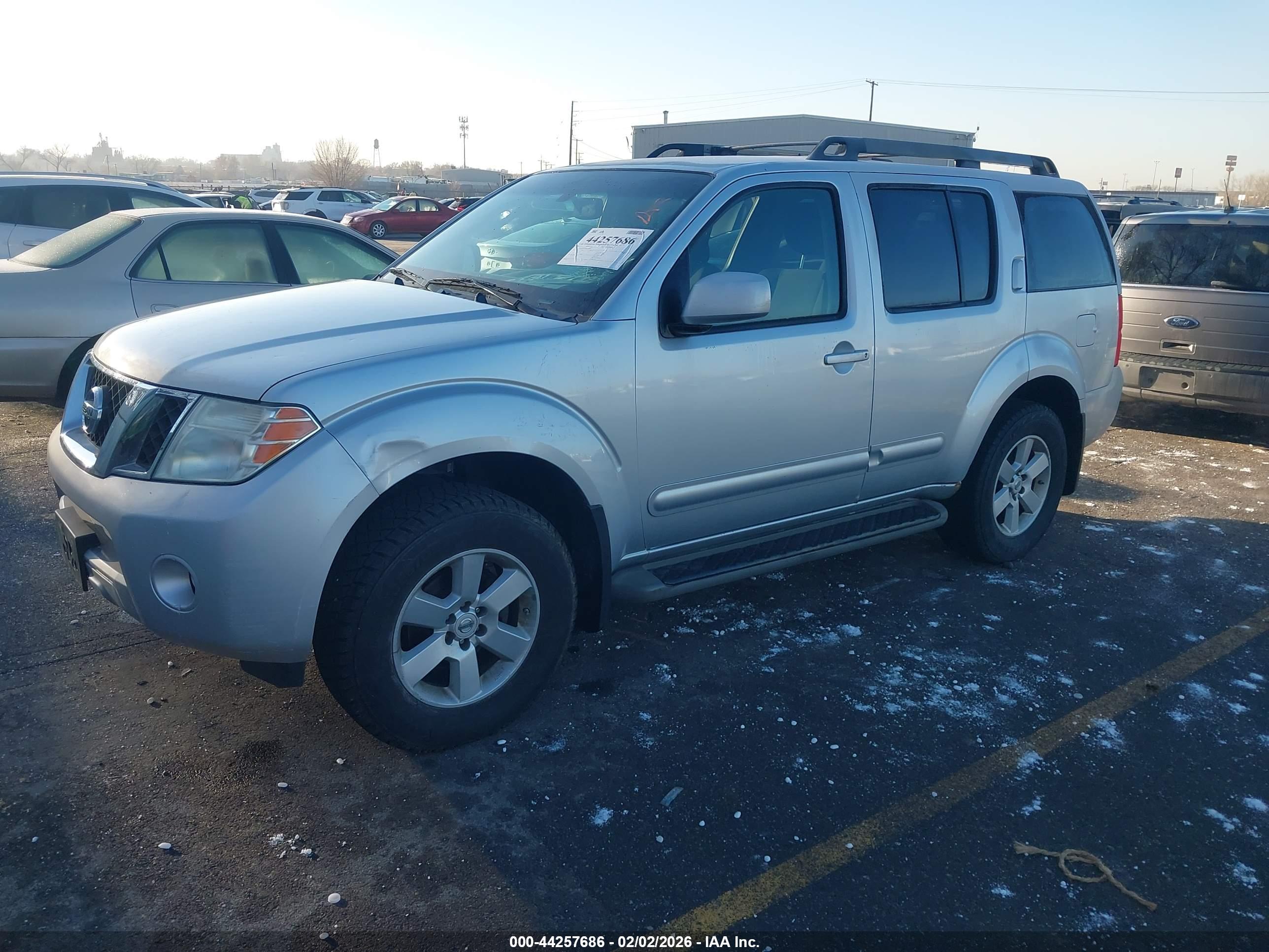 NISSAN PATHFINDER image 2