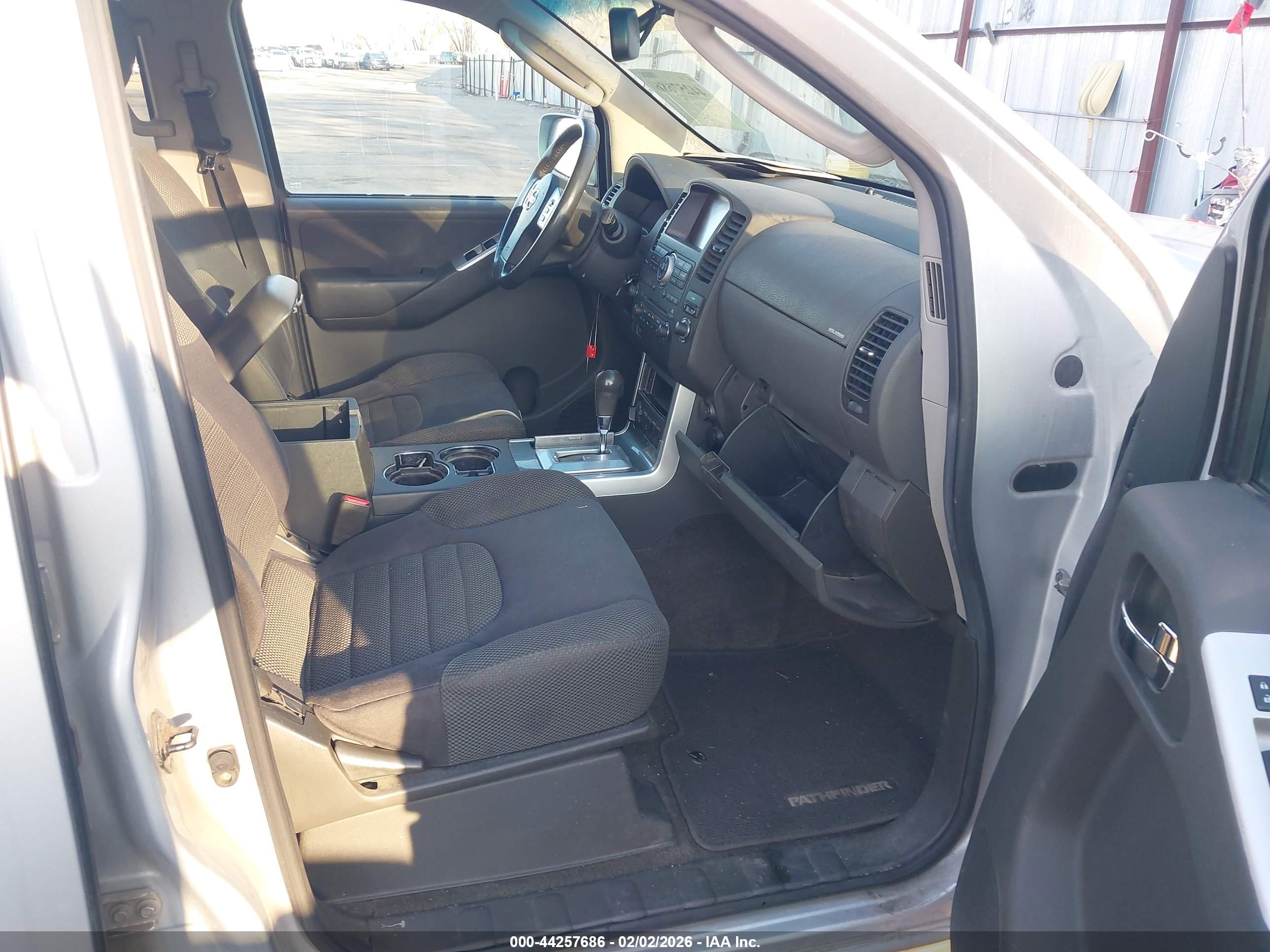 NISSAN PATHFINDER image 5
