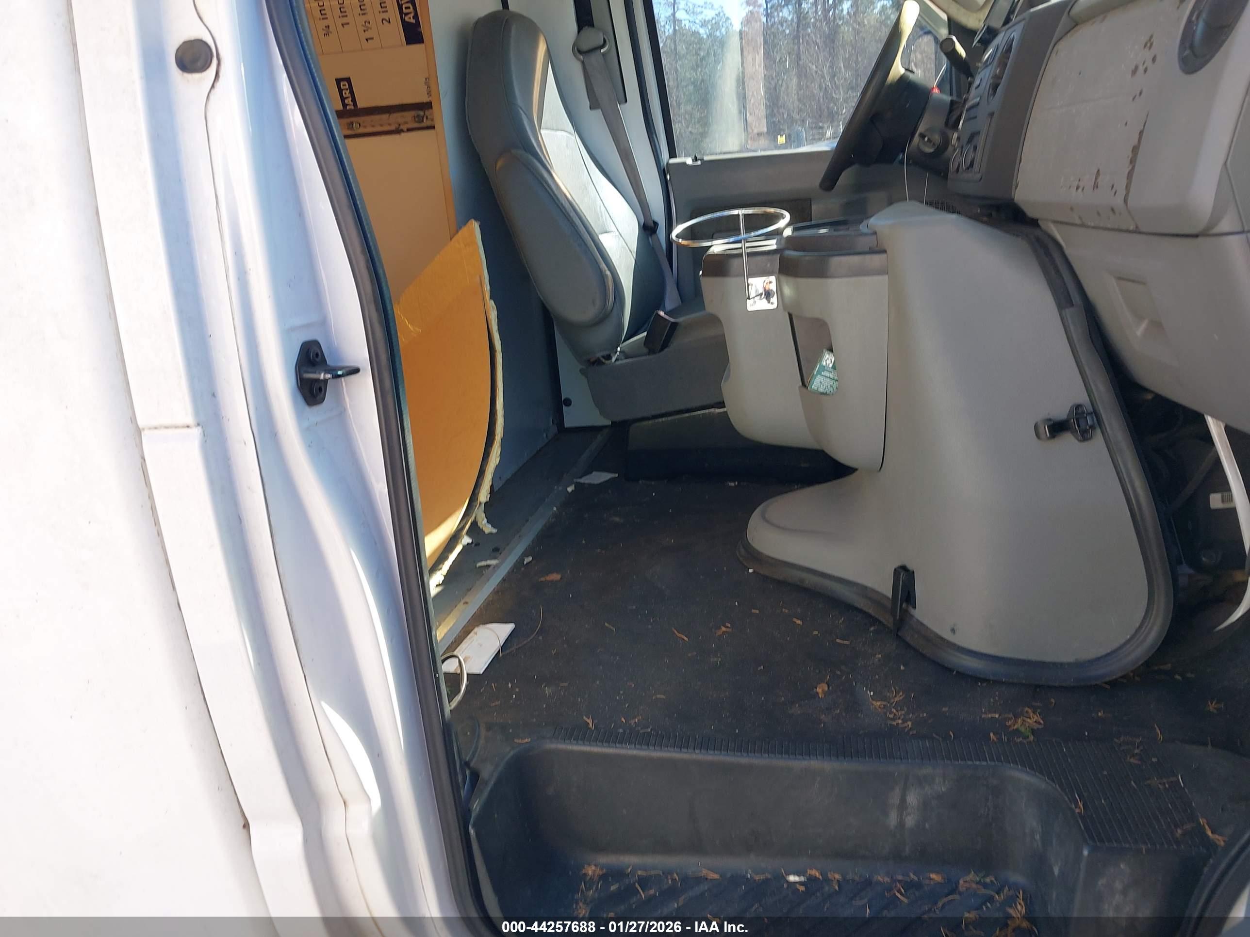 FORD E-350 image 8