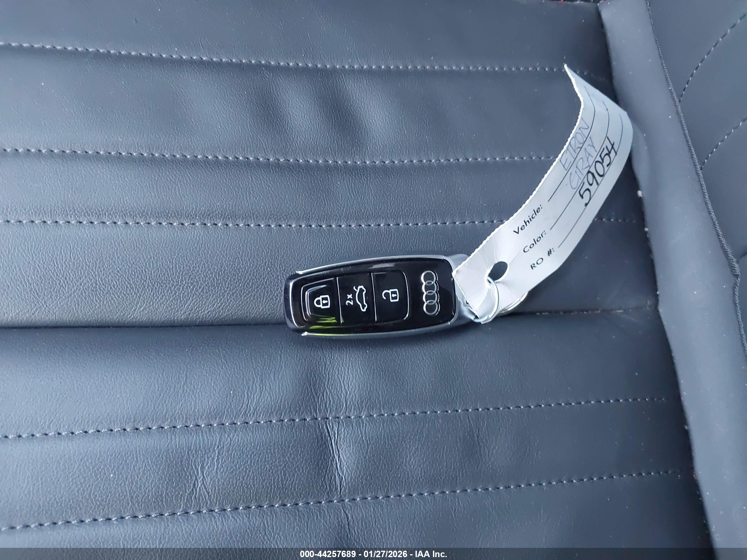 AUDI E-TRON image 11