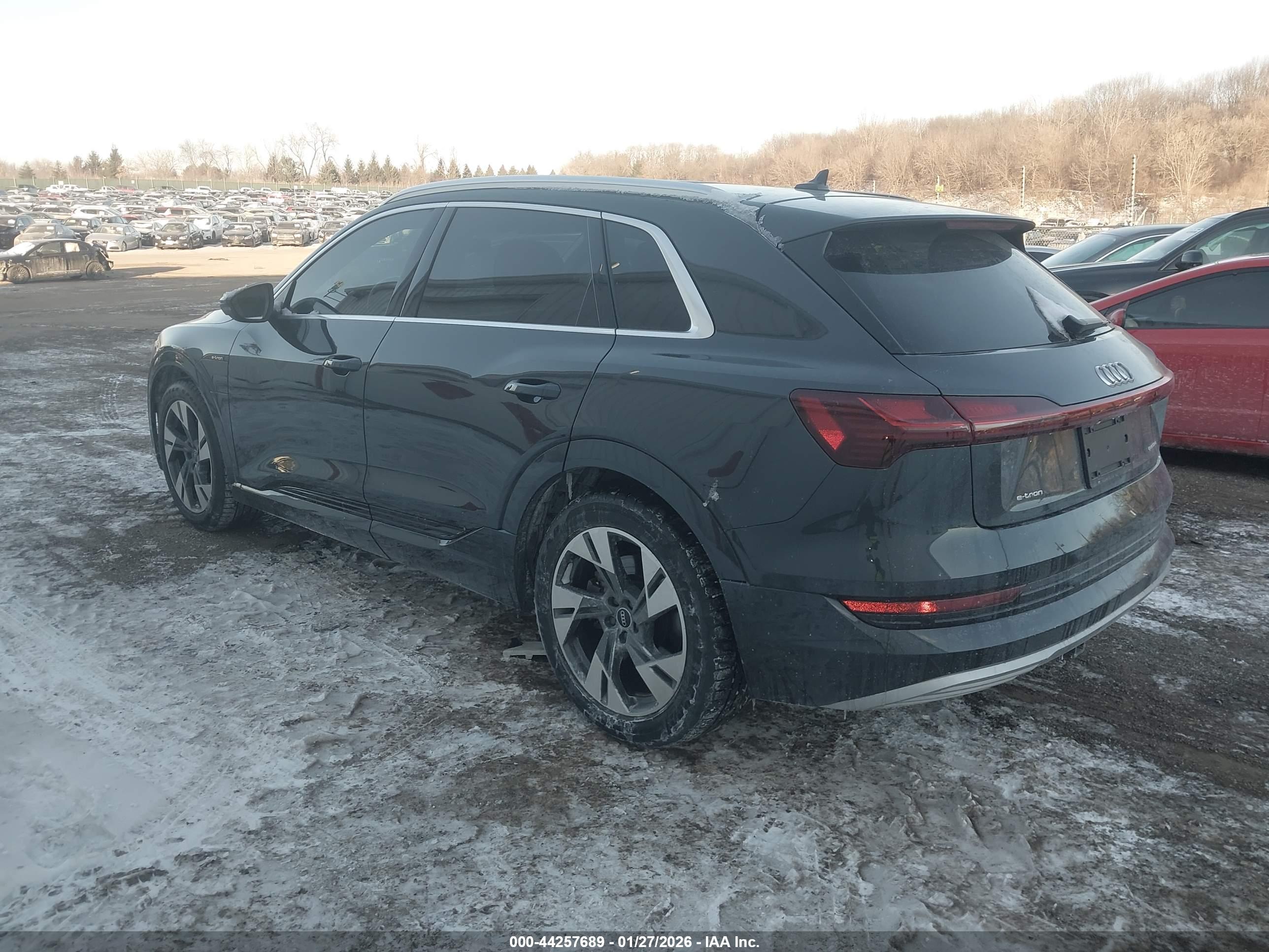 AUDI E-TRON image 3