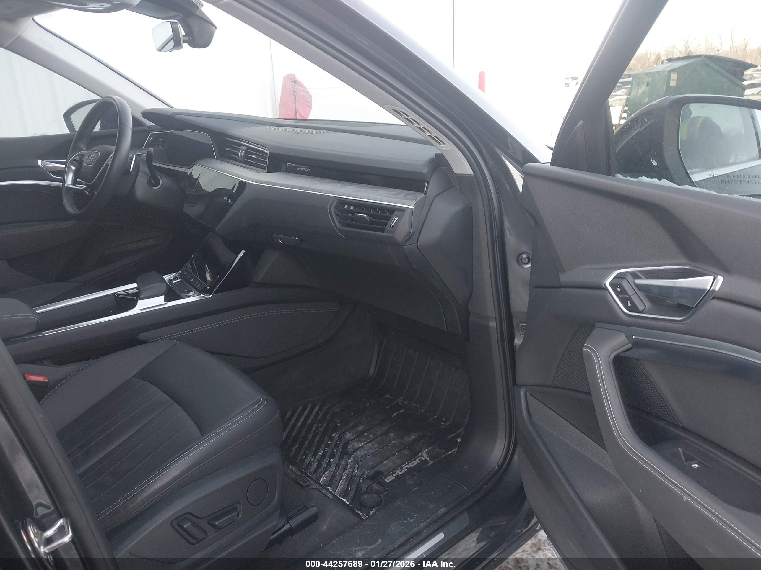 AUDI E-TRON image 5