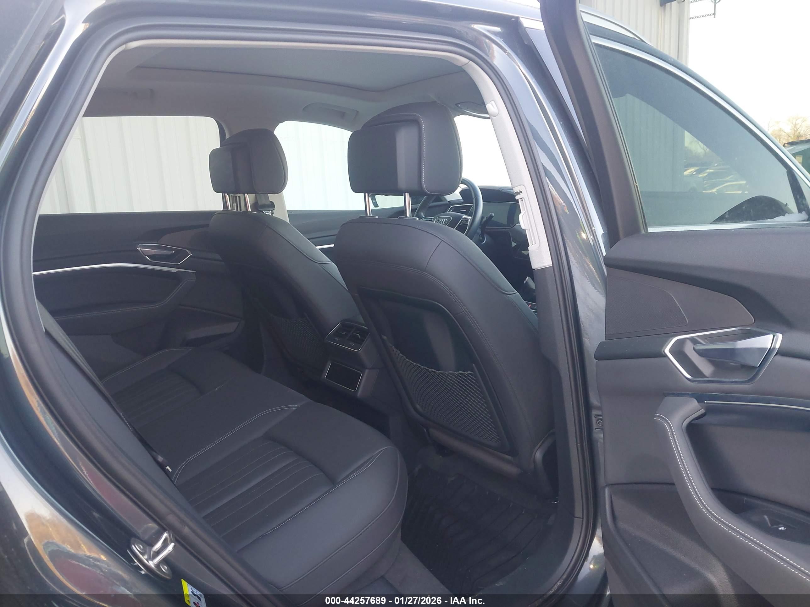 AUDI E-TRON image 8