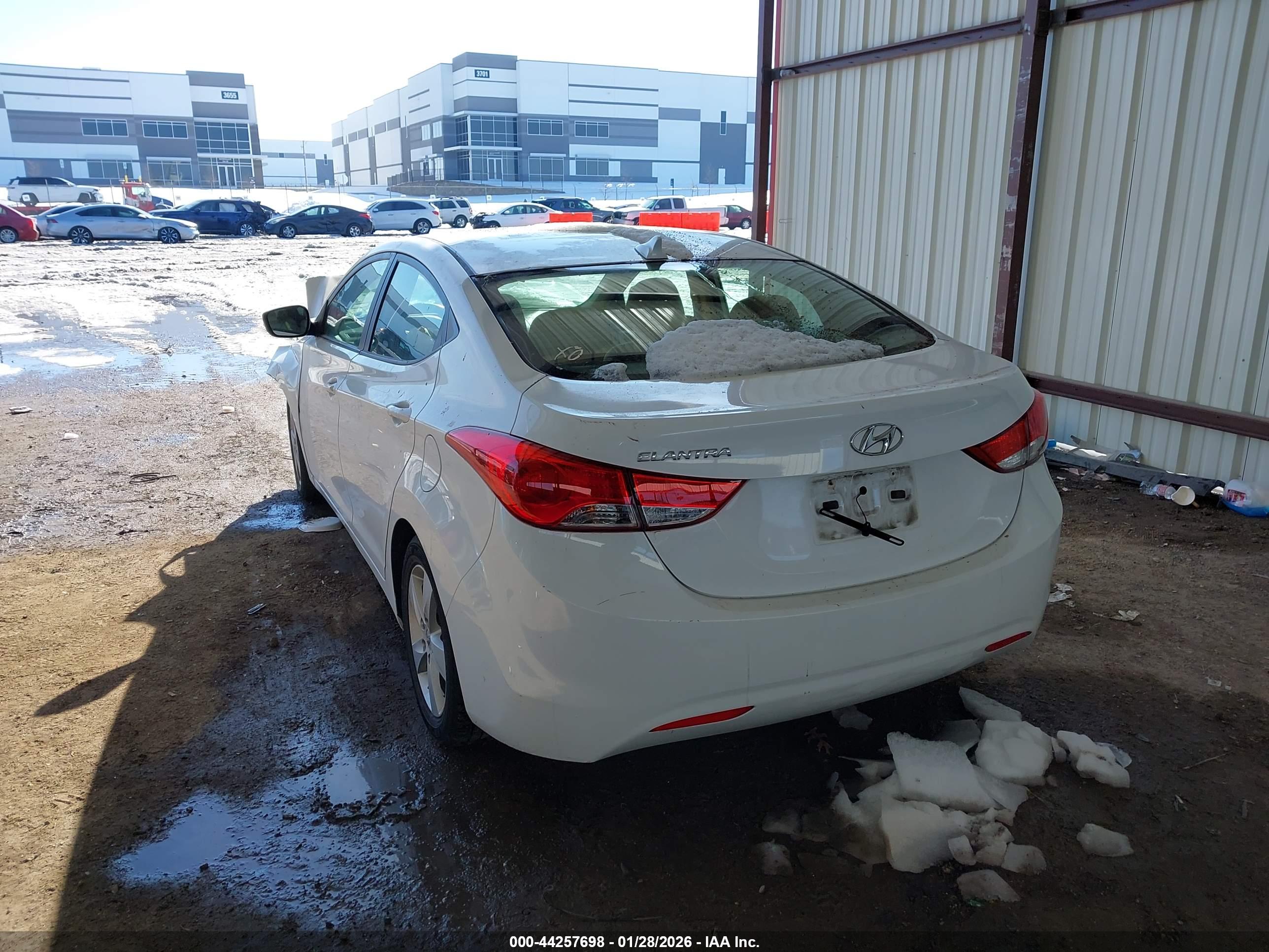 HYUNDAI ELANTRA image 3