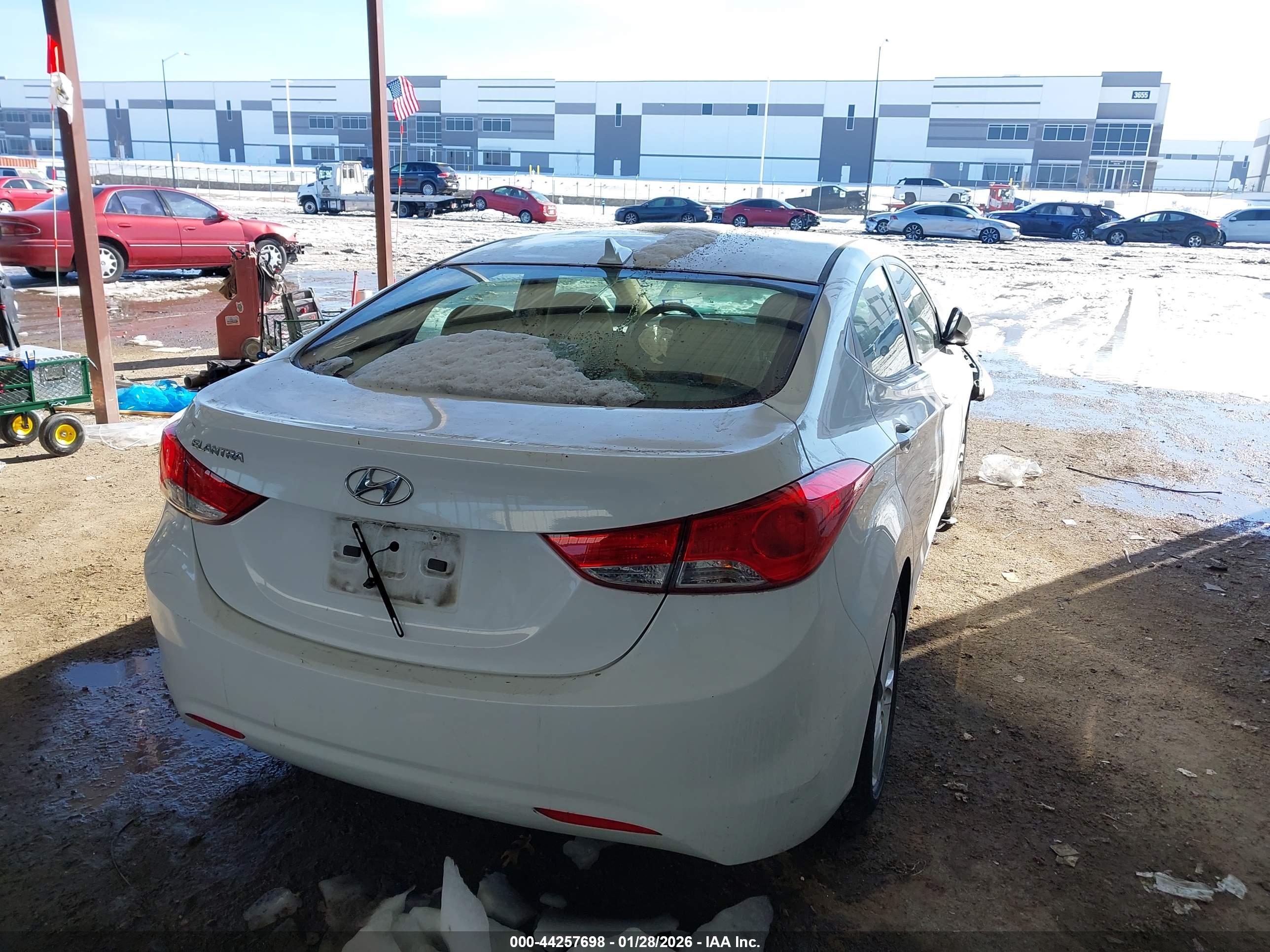 HYUNDAI ELANTRA image 4