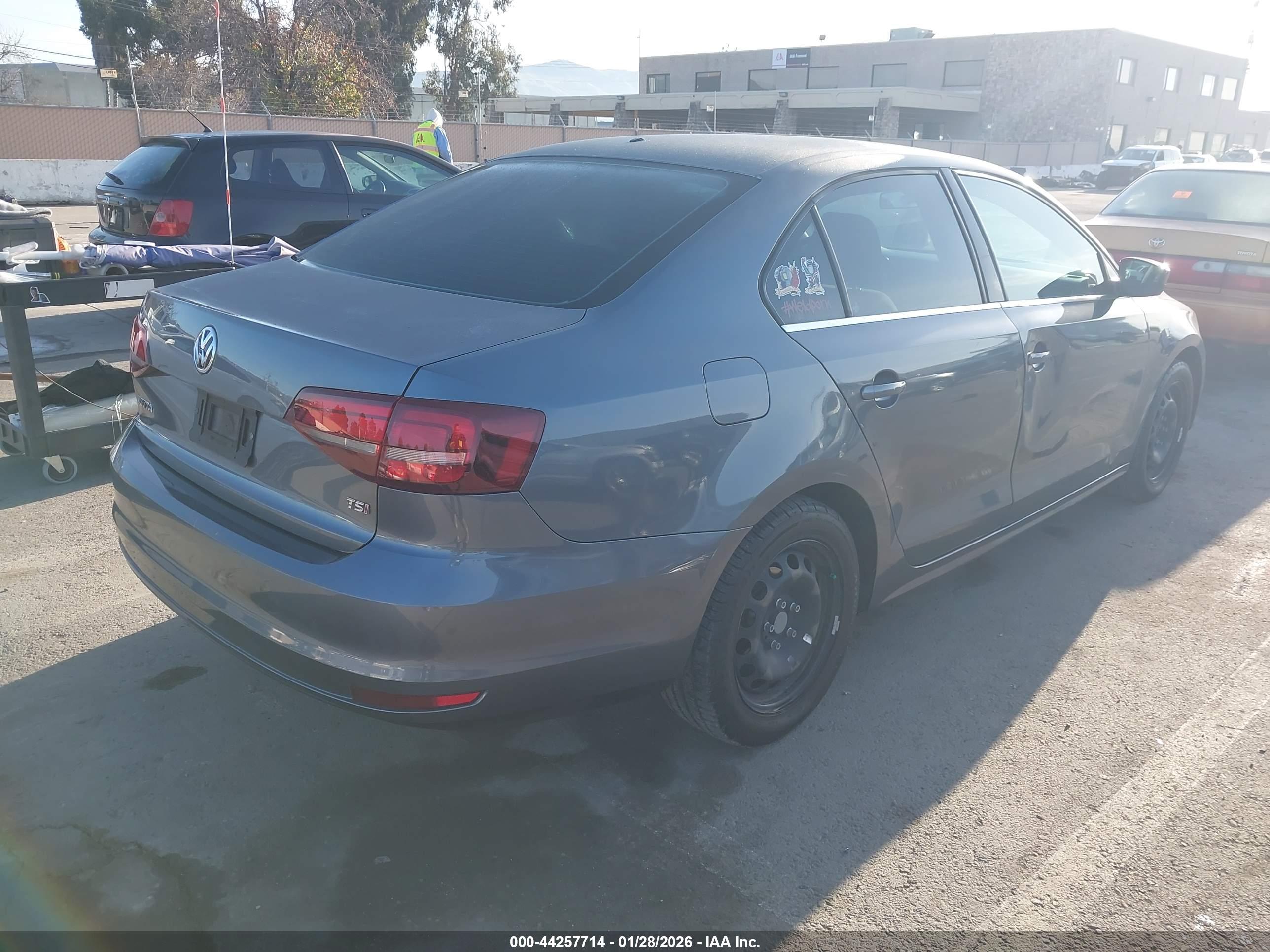 VOLKSWAGEN JETTA image 4
