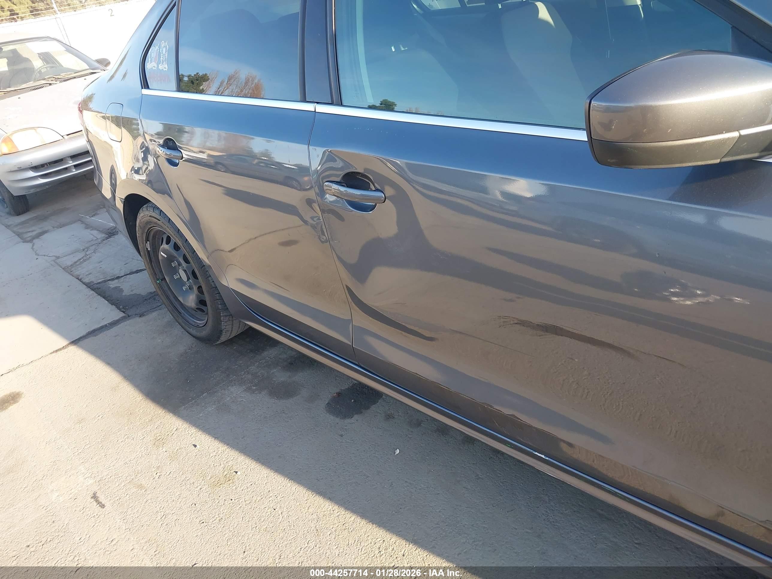 VOLKSWAGEN JETTA image 6