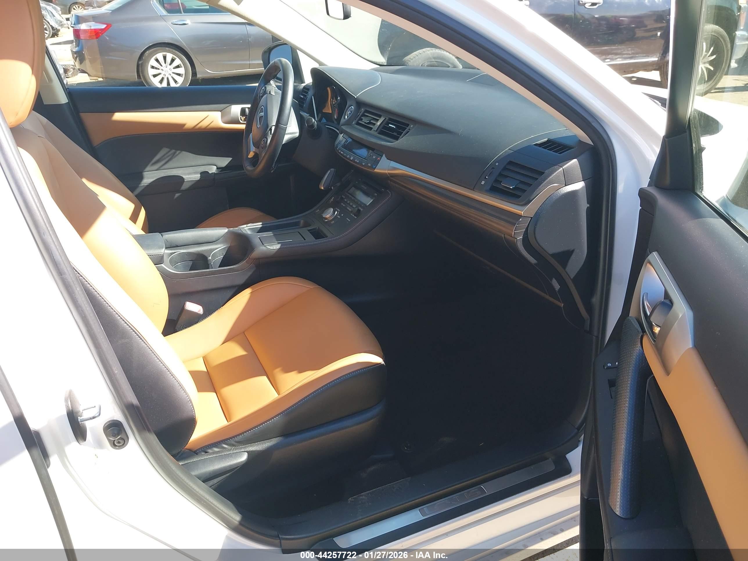 LEXUS CT image 5