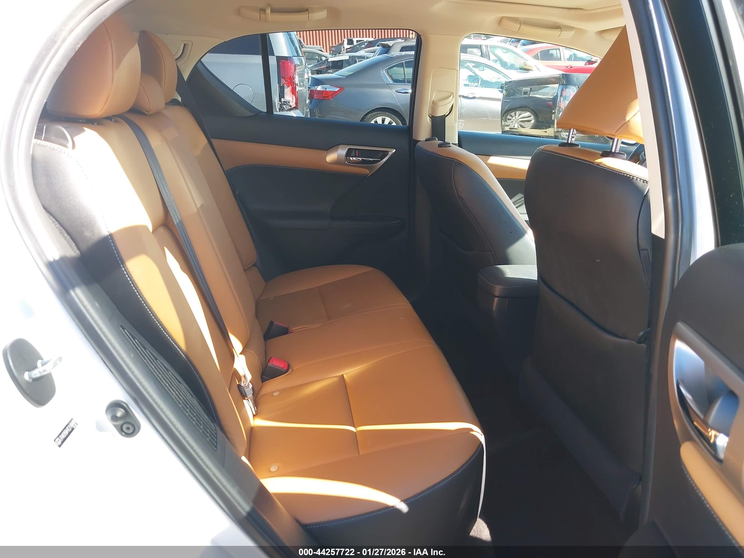 LEXUS CT image 8
