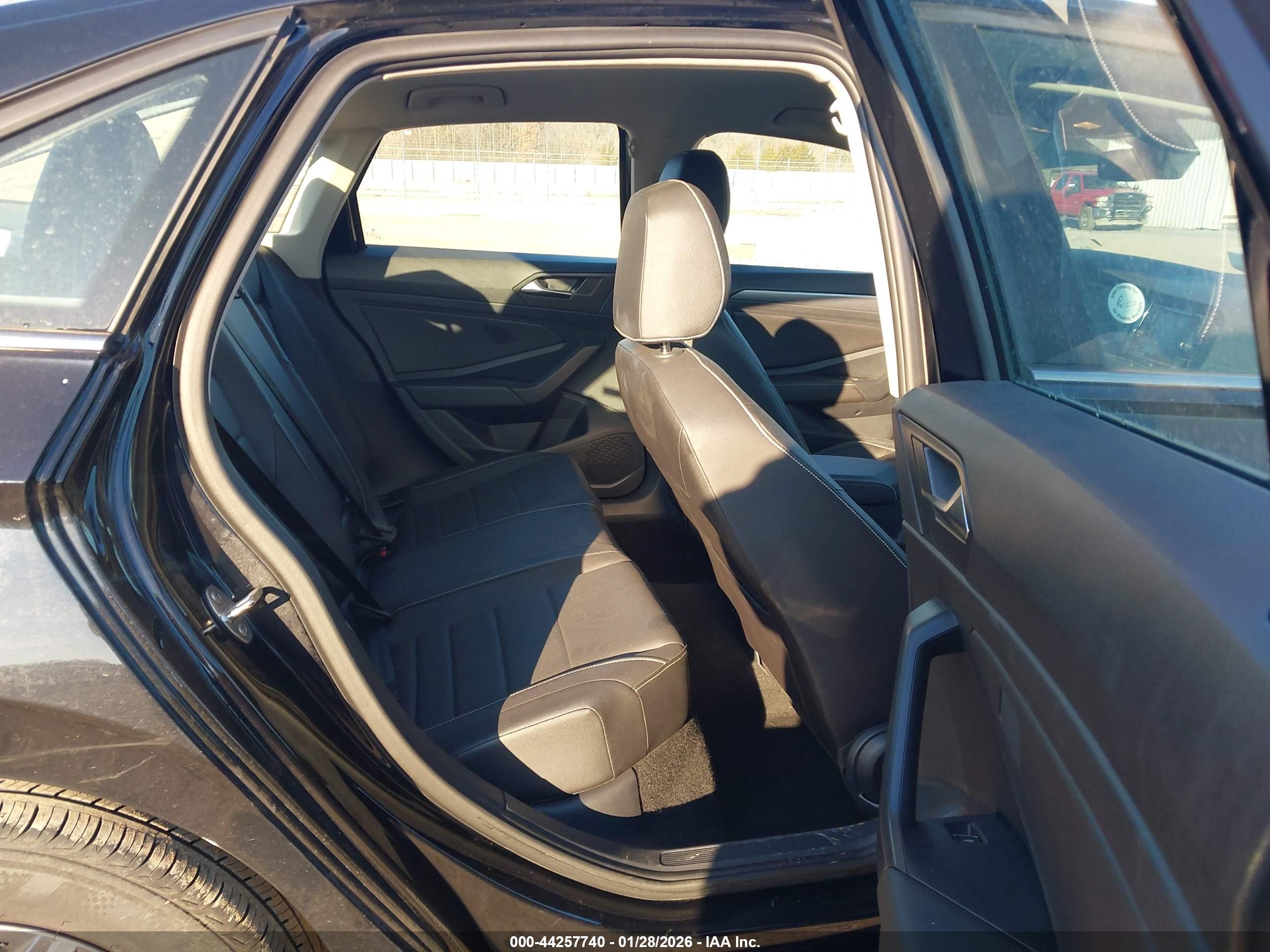 VOLKSWAGEN JETTA image 8