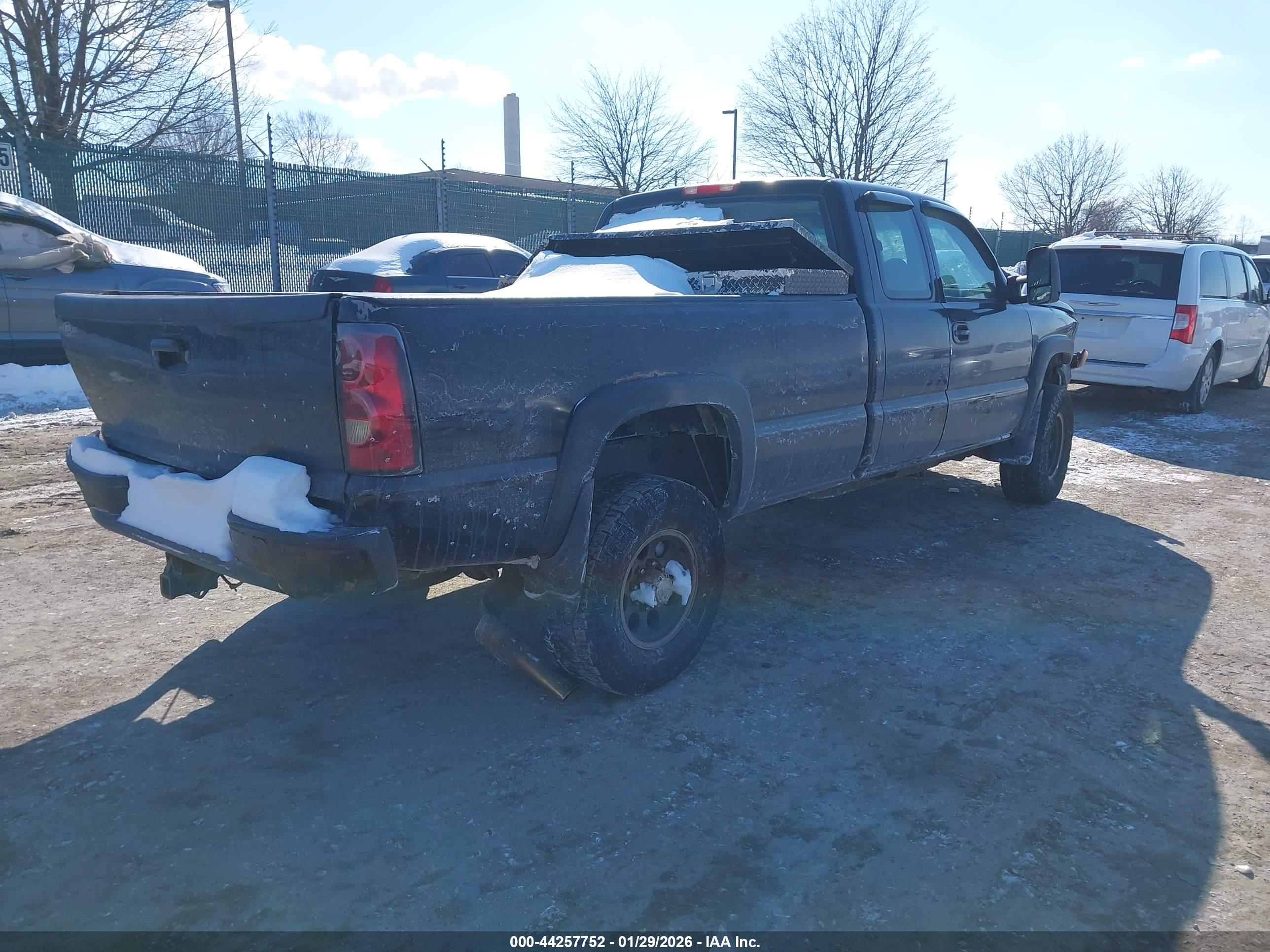 CHEVROLET SILVERADO image 4