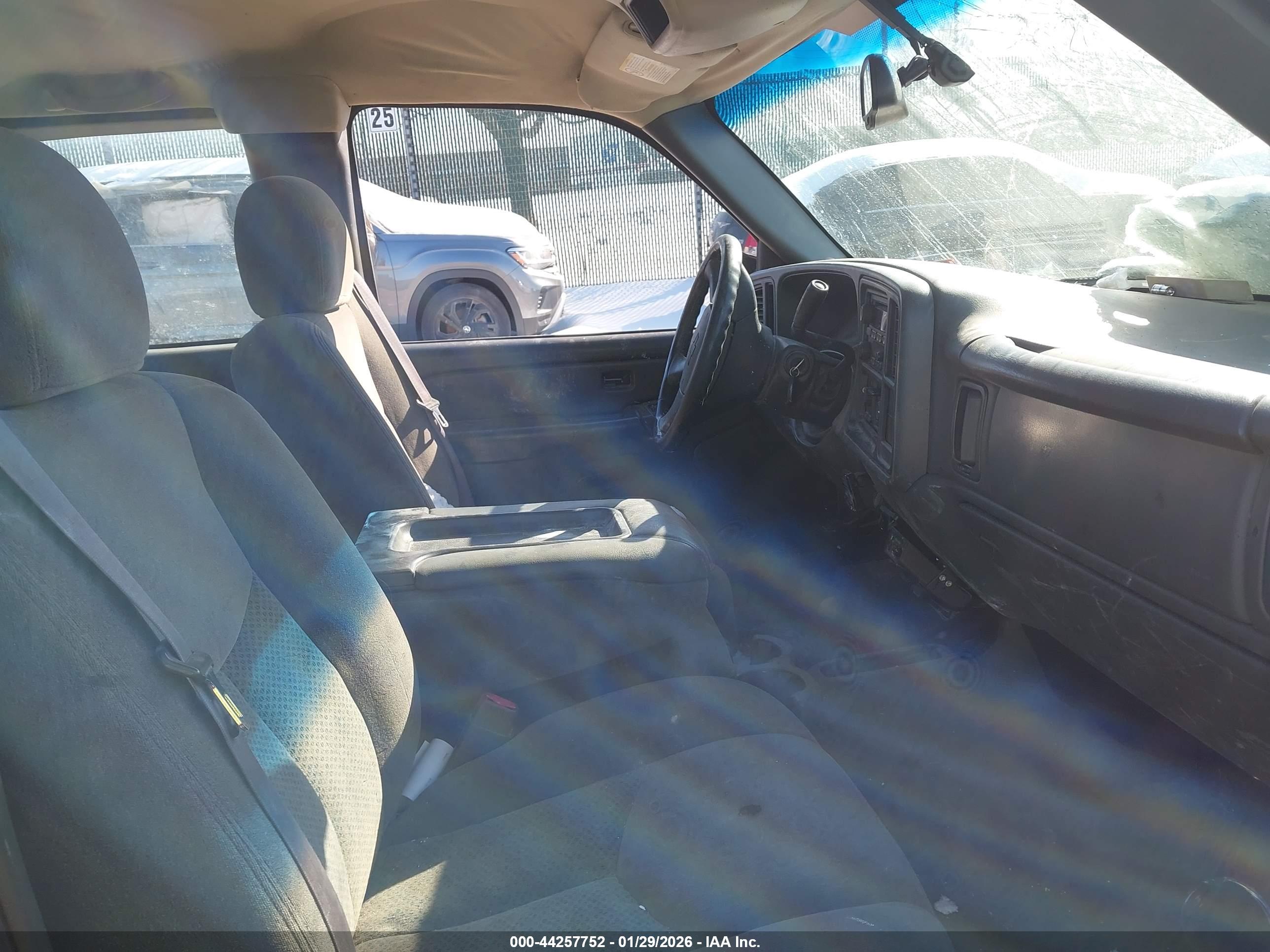 CHEVROLET SILVERADO image 5
