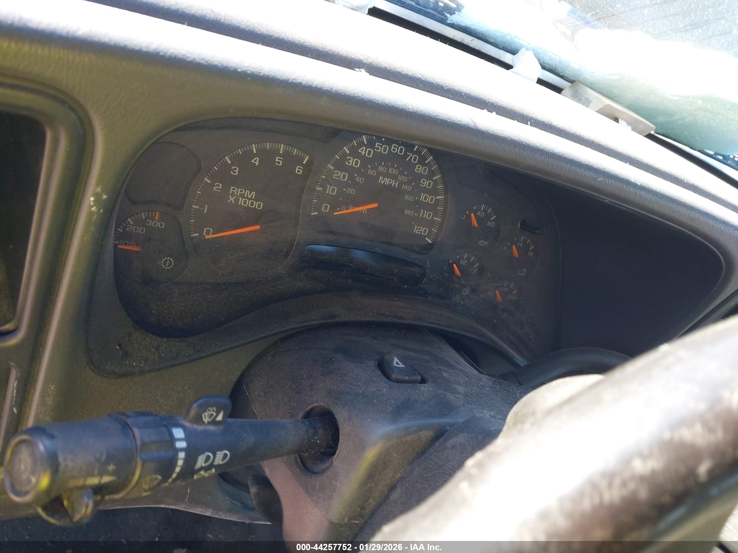 CHEVROLET SILVERADO image 7