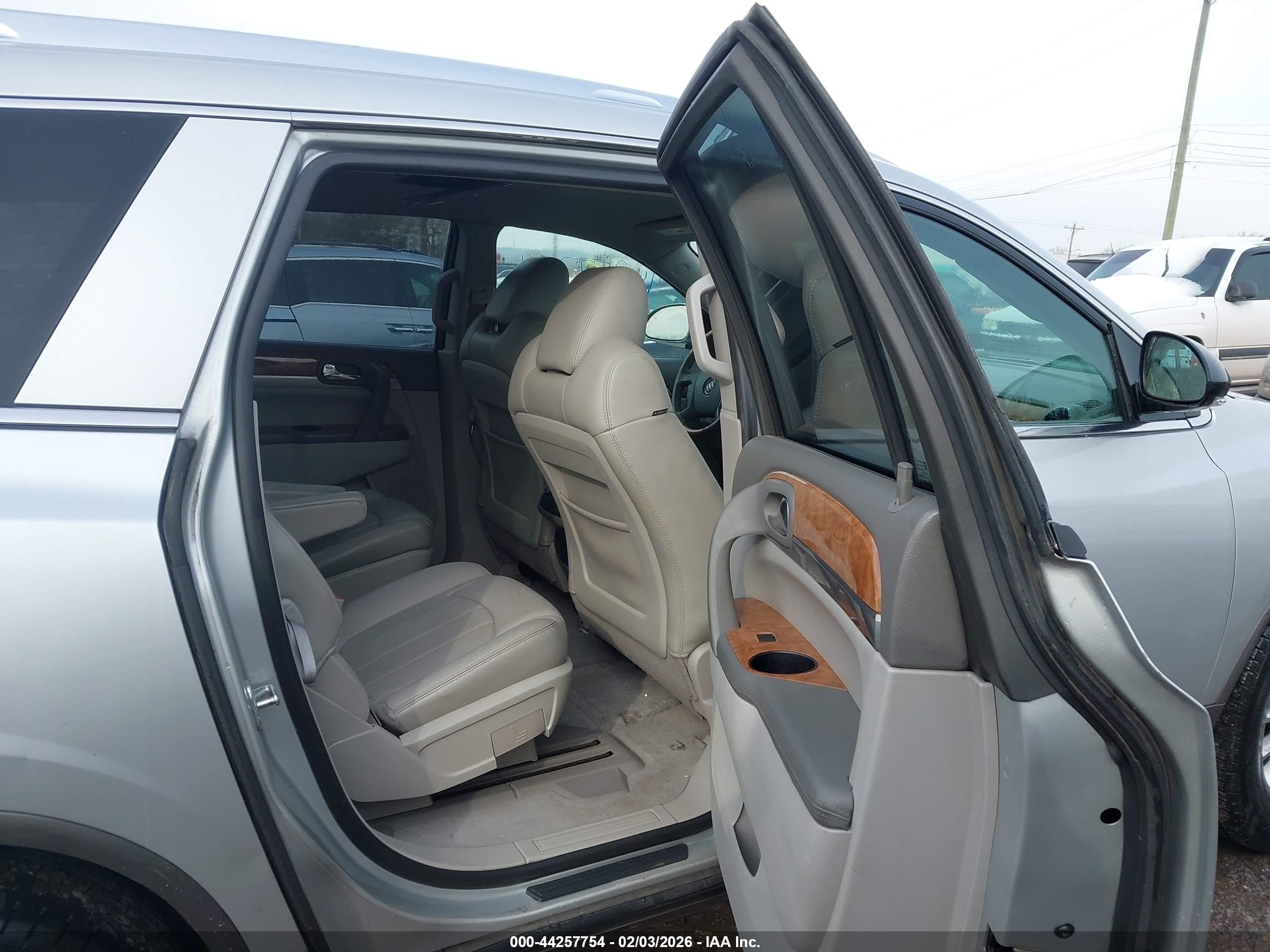 BUICK ENCLAVE image 8