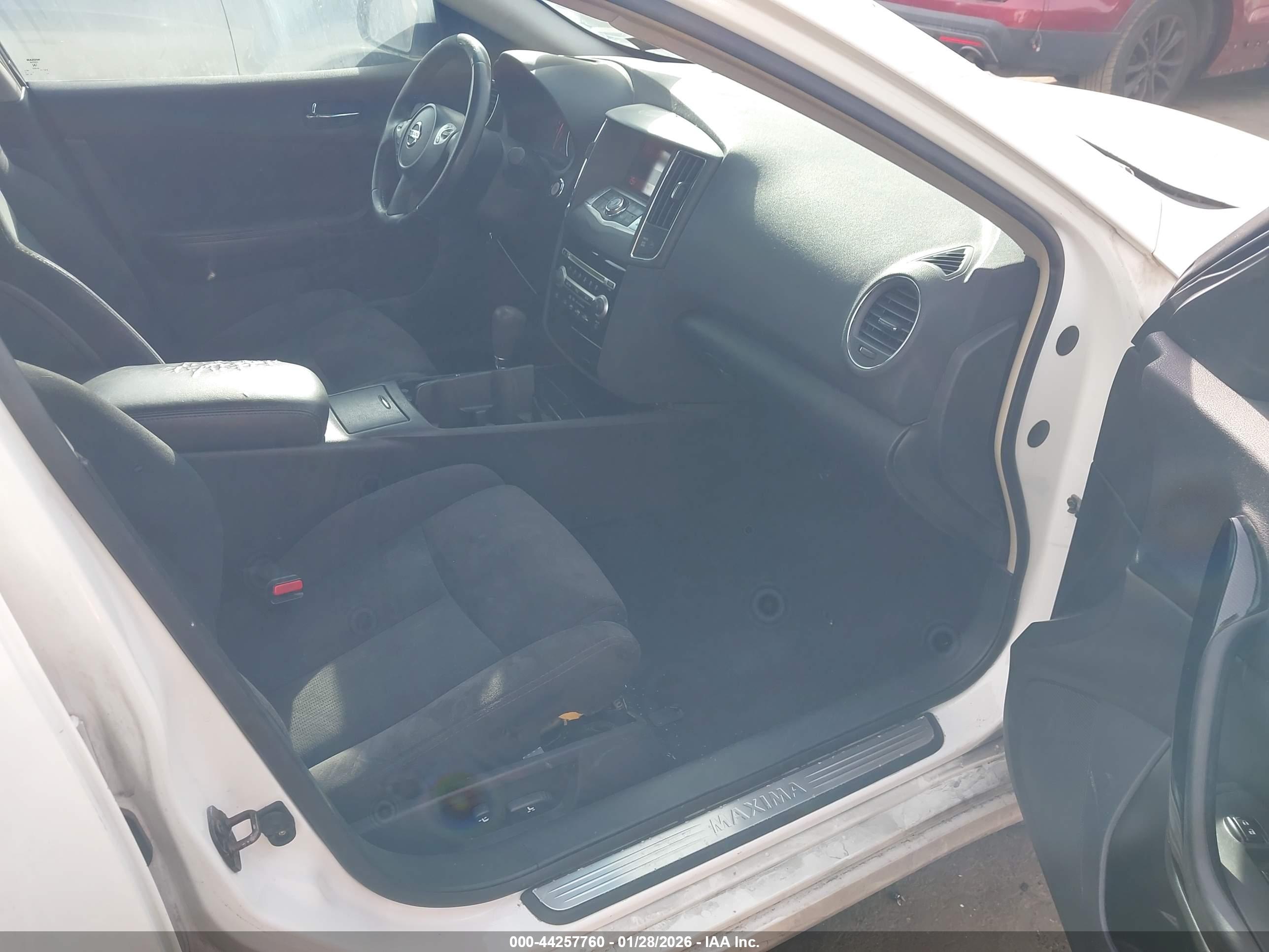 NISSAN MAXIMA image 5