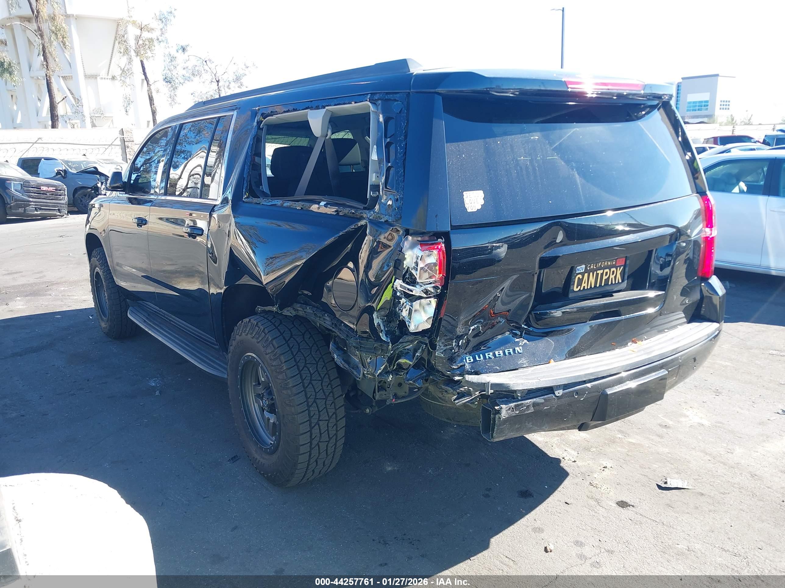 CHEVROLET SUBURBAN image 3
