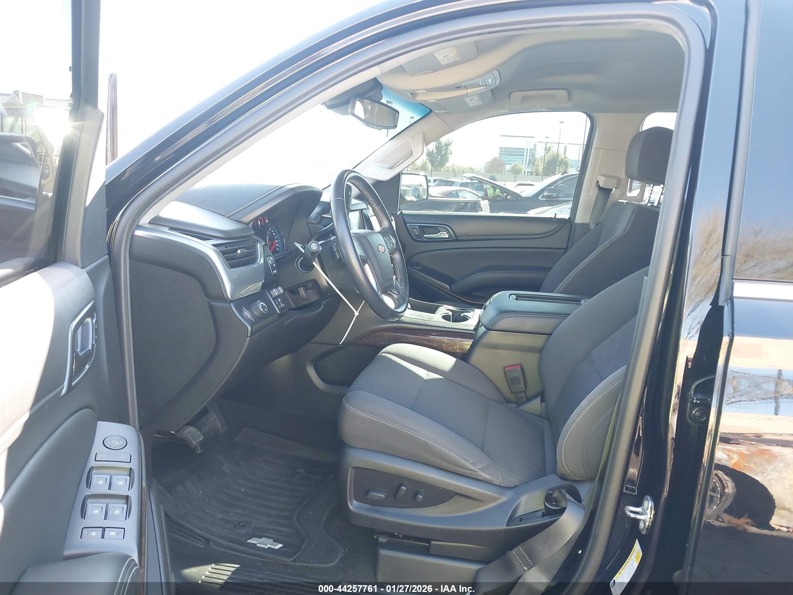 CHEVROLET SUBURBAN image 5