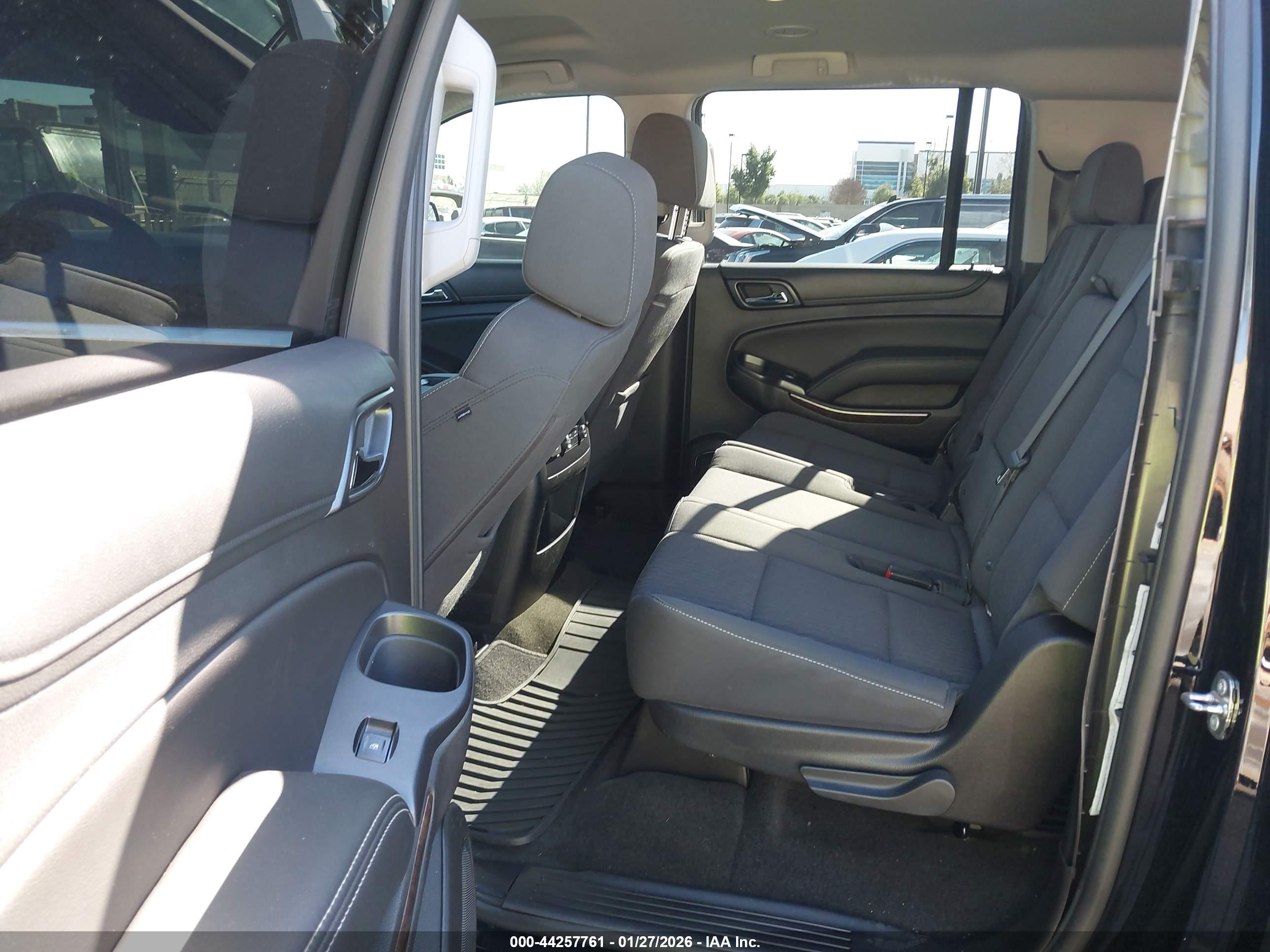 CHEVROLET SUBURBAN image 8