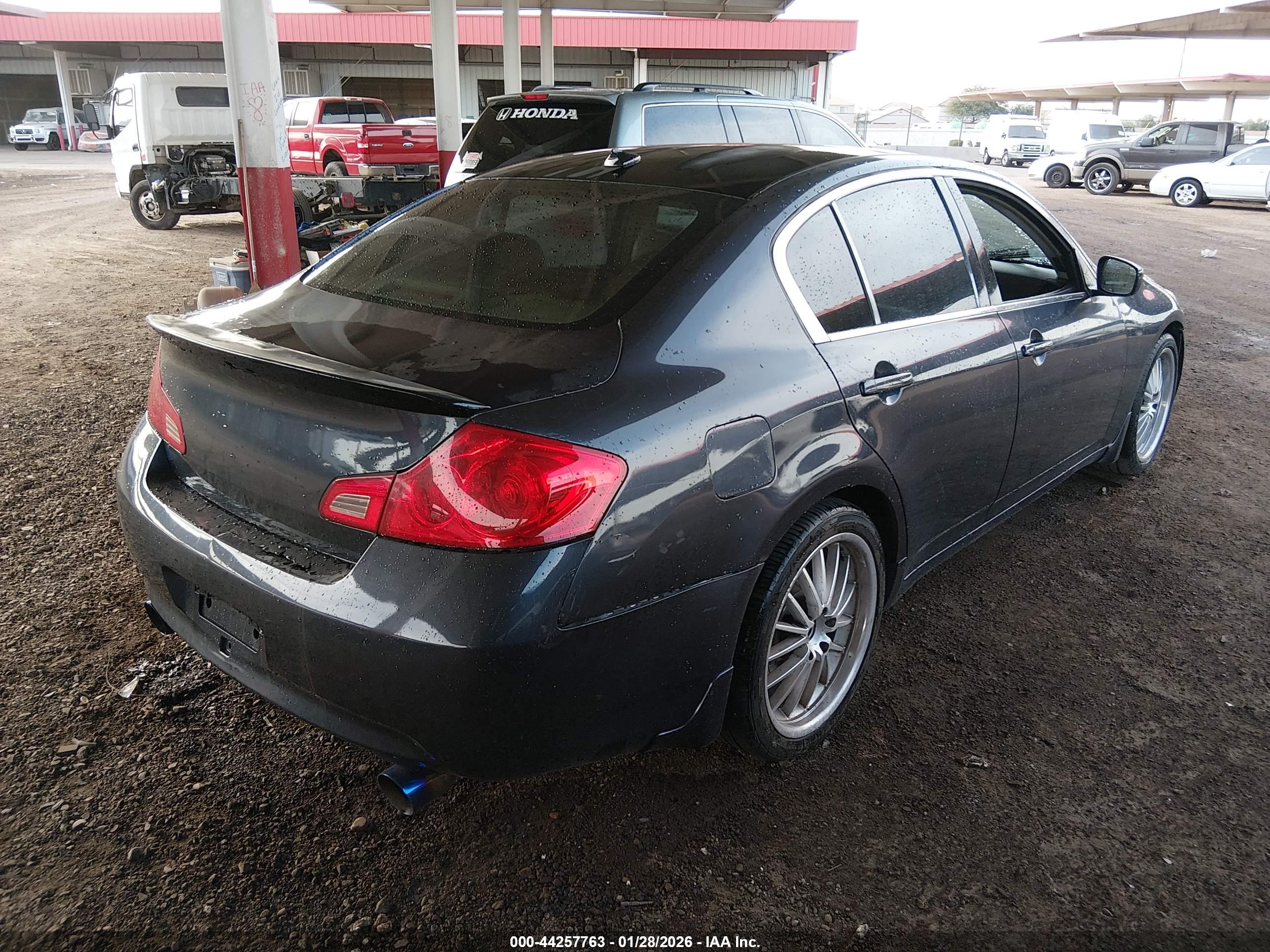 INFINITI G37 image 4