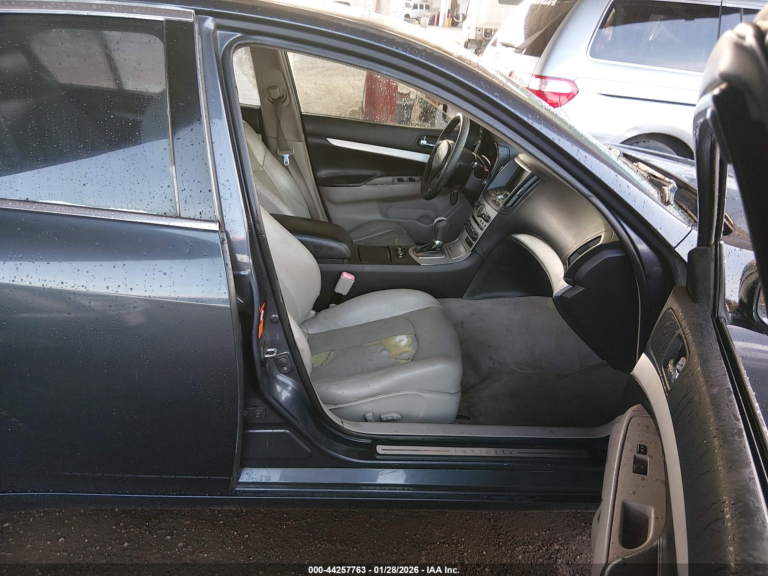 INFINITI G37 image 5