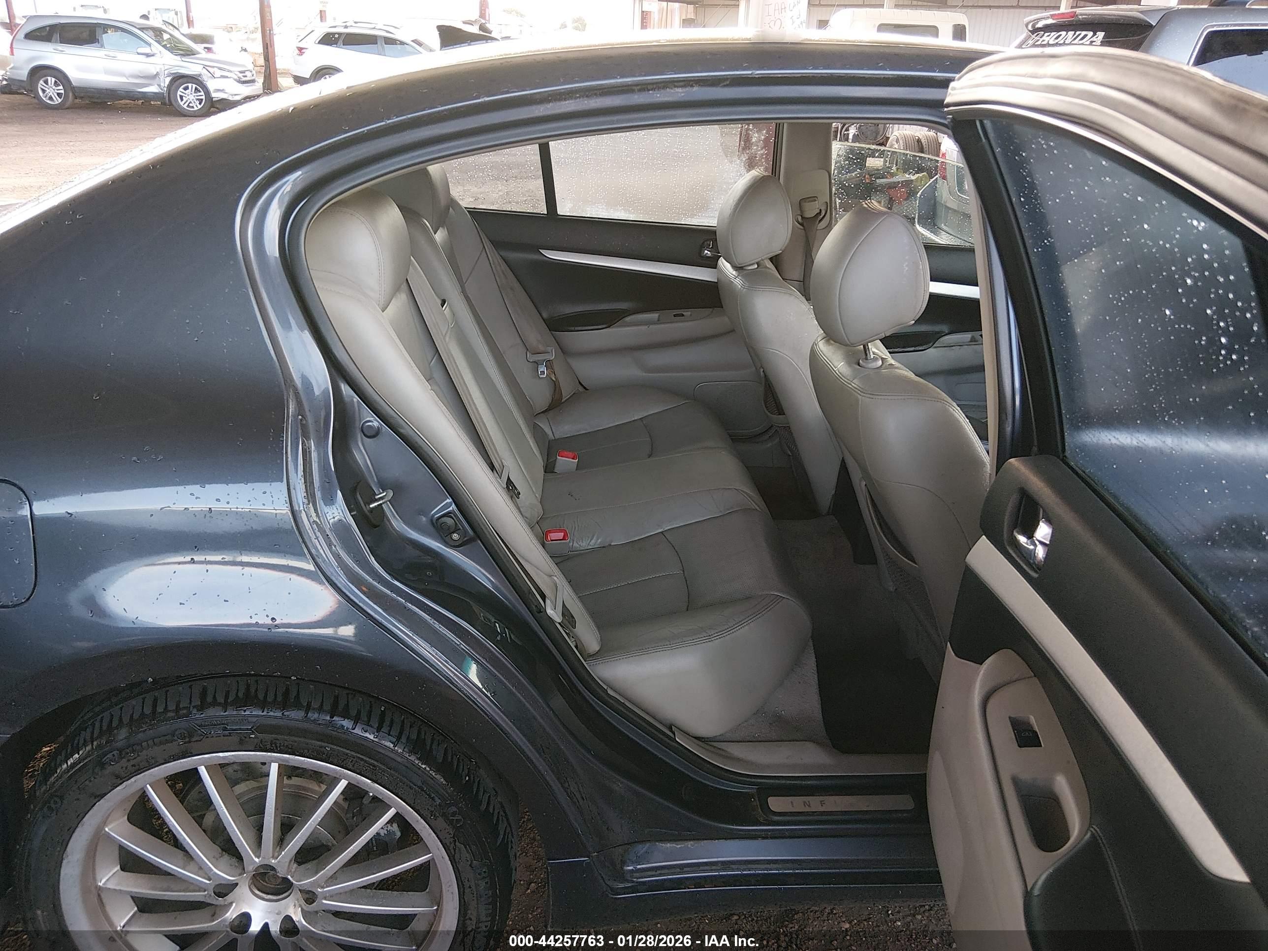 INFINITI G37 image 8