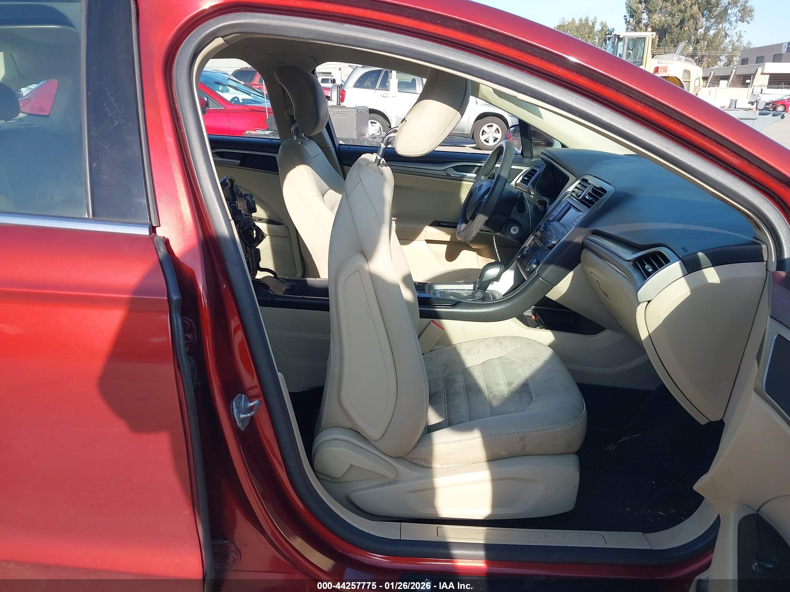 FORD FUSION image 5