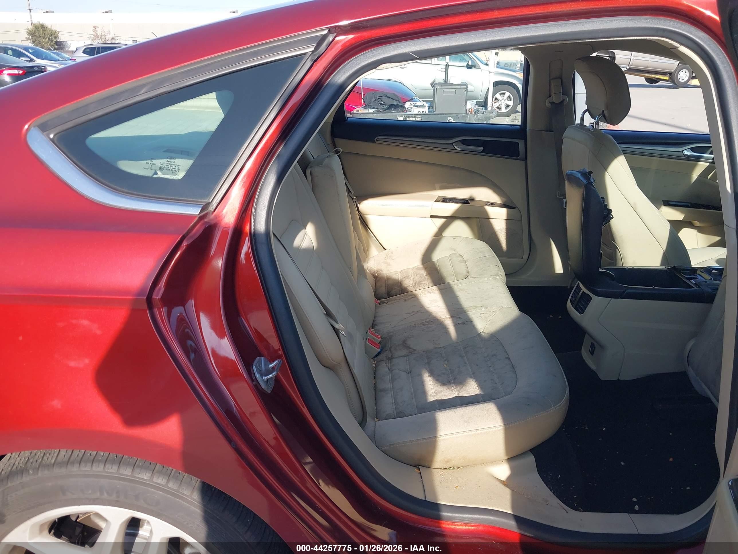 FORD FUSION image 8