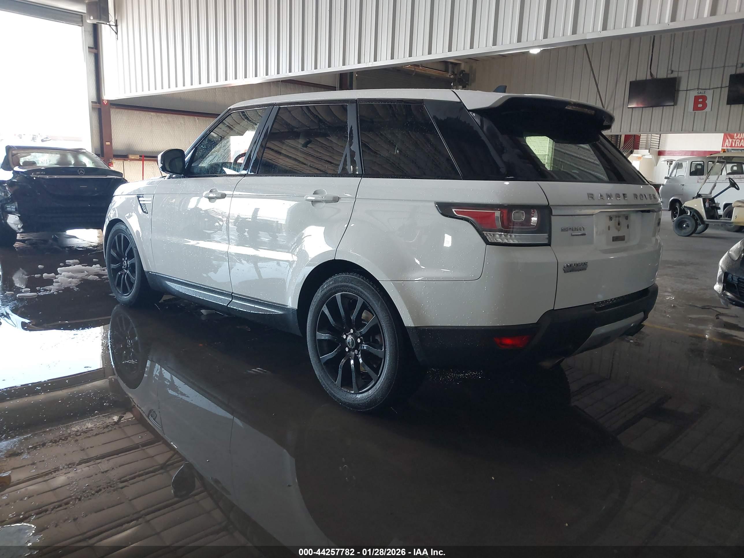 LAND ROVER image 3