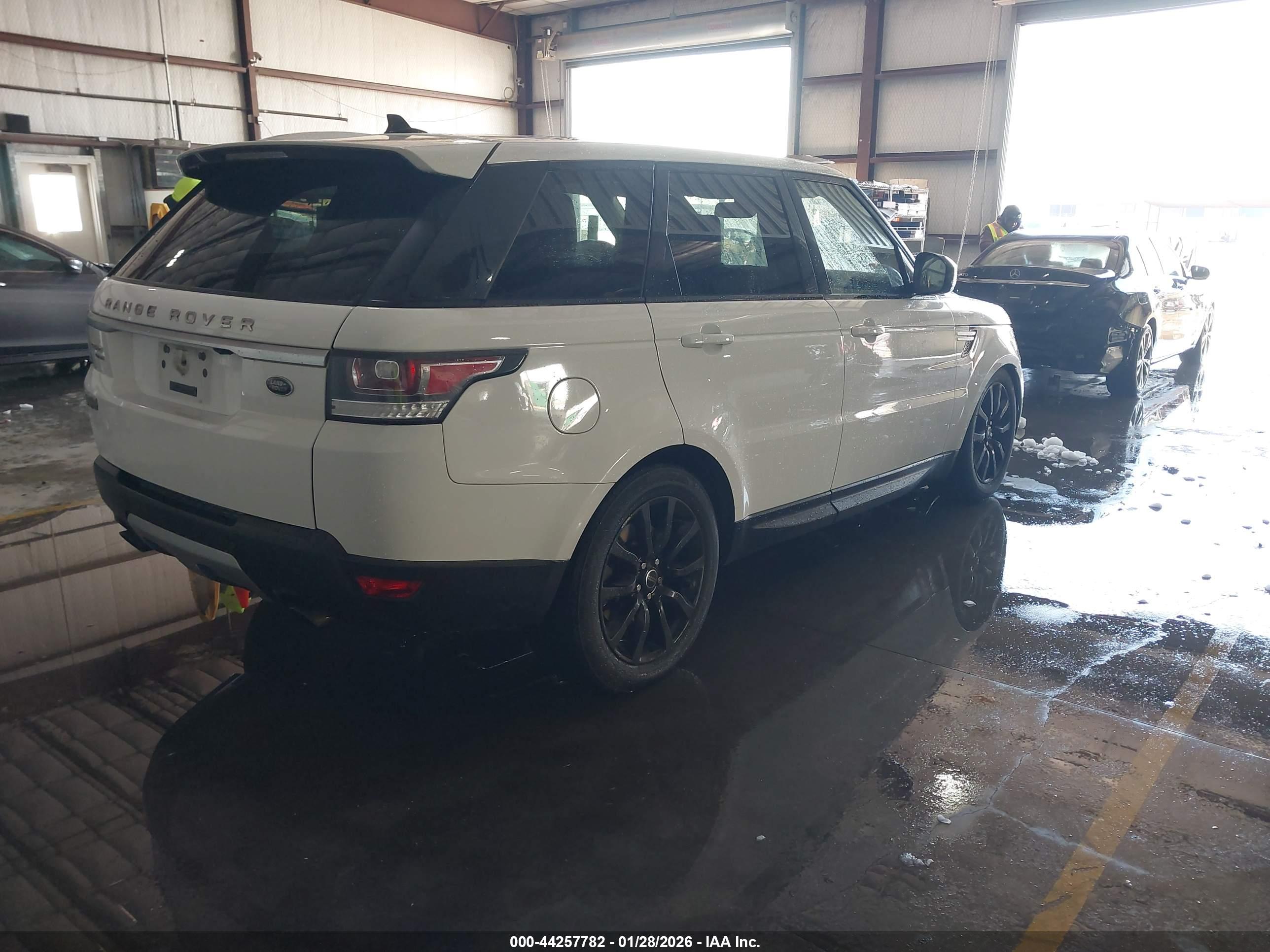 LAND ROVER image 4