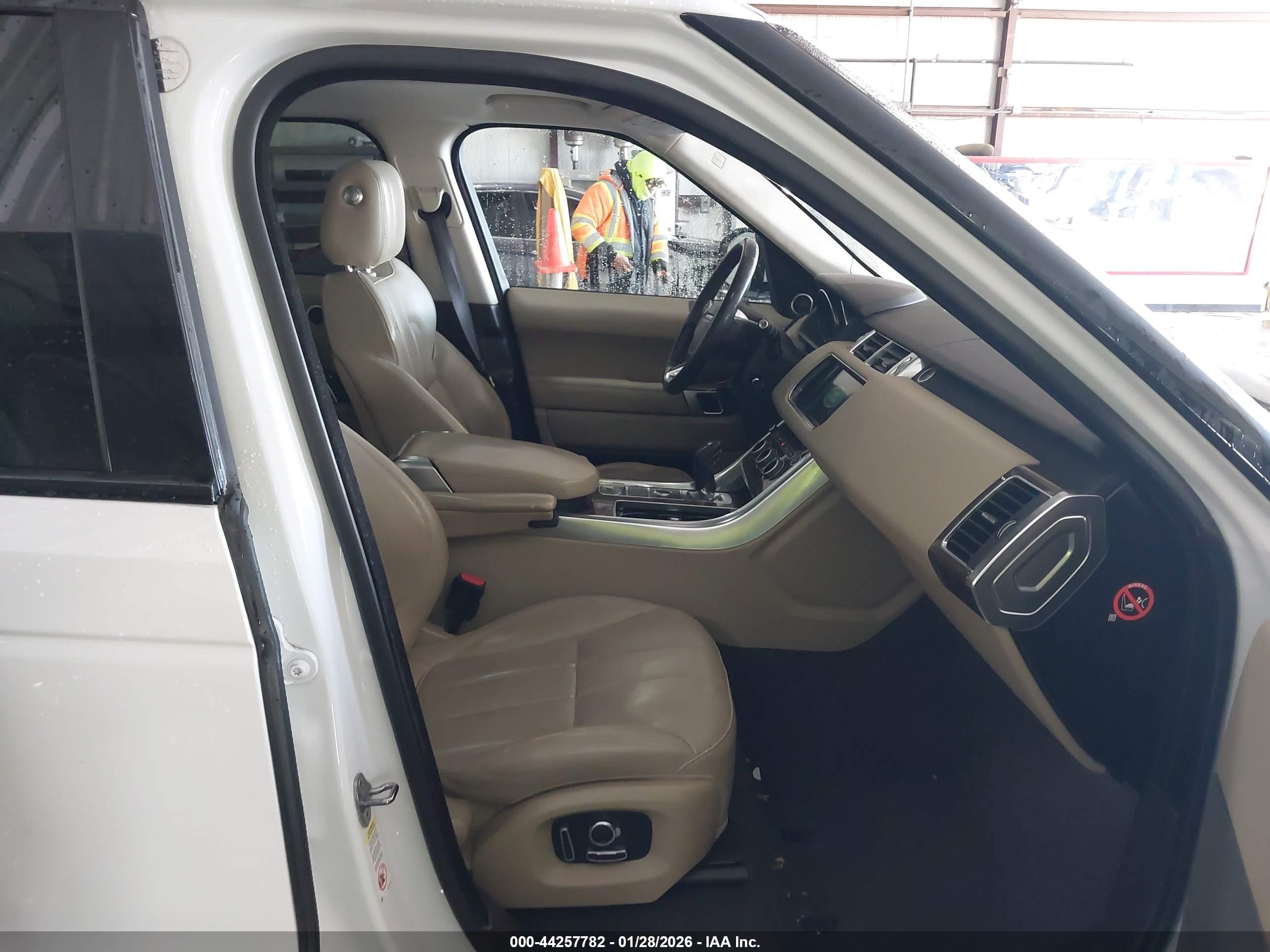 LAND ROVER image 5