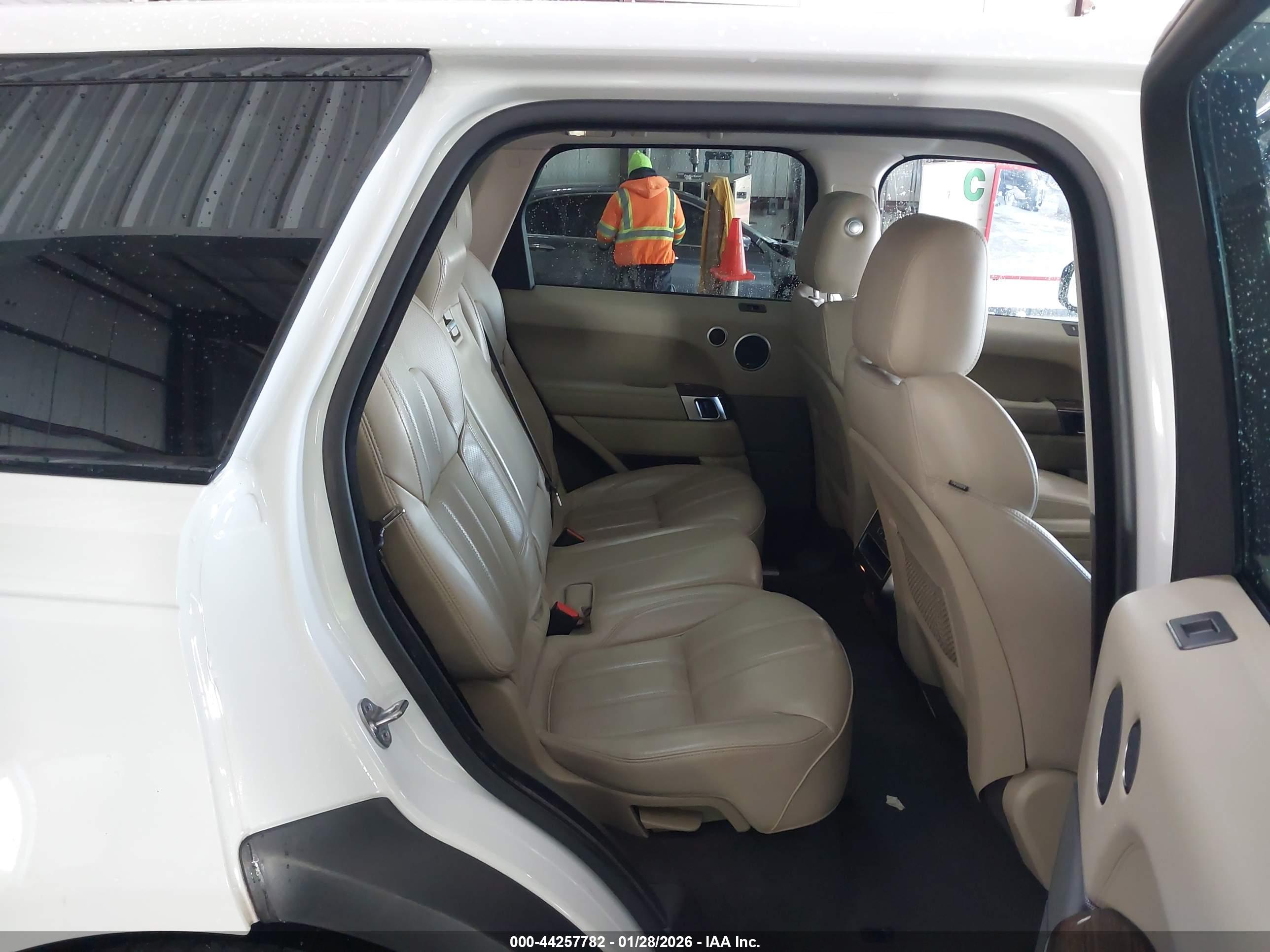LAND ROVER image 8