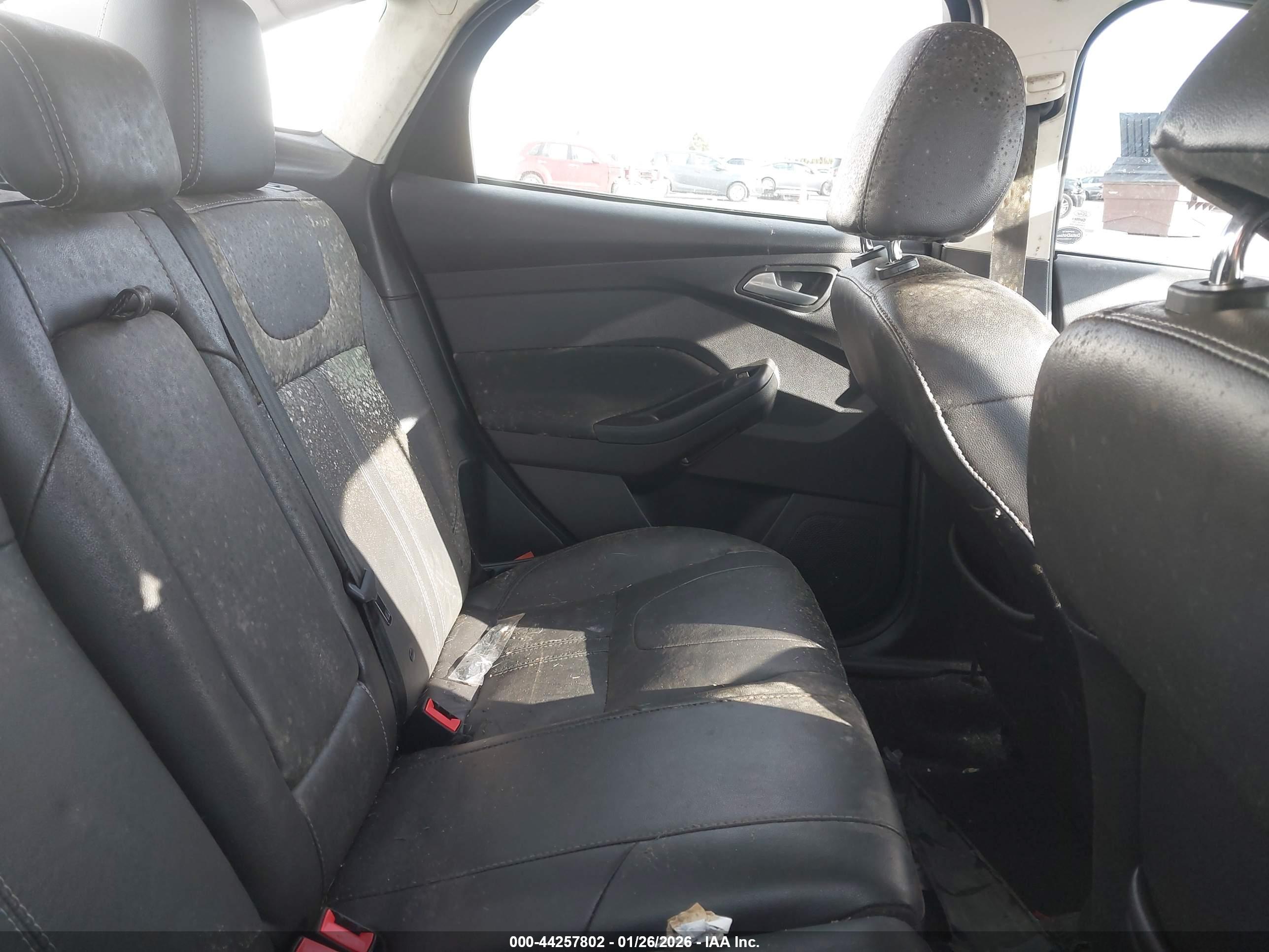 FORD FOCUS image 8