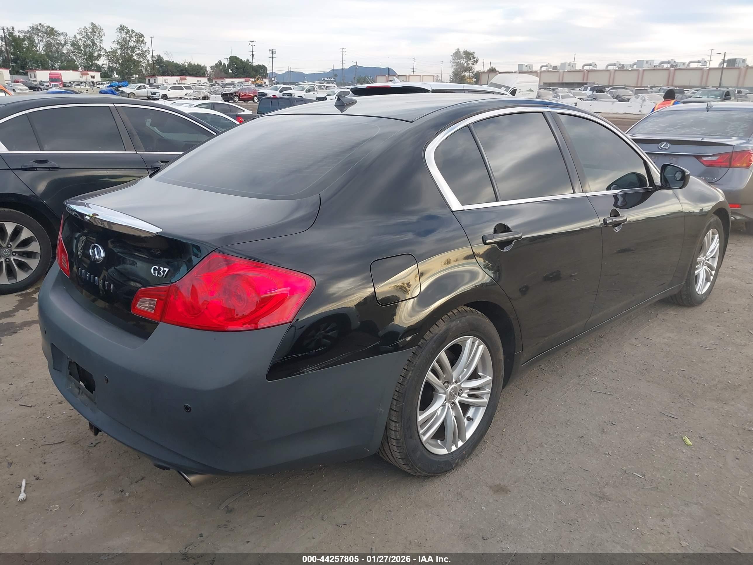 INFINITI G37 image 4