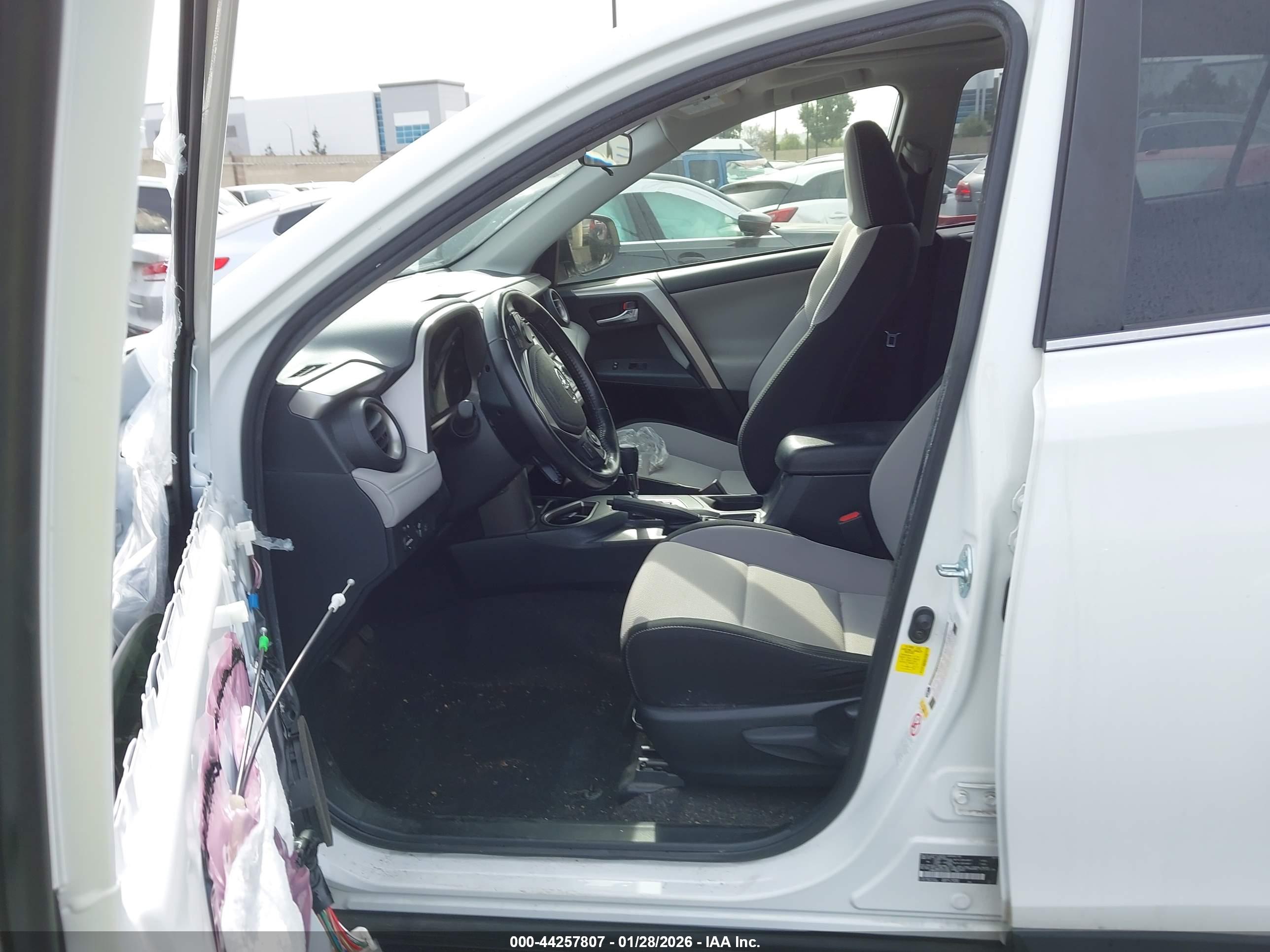 TOYOTA RAV4 image 5