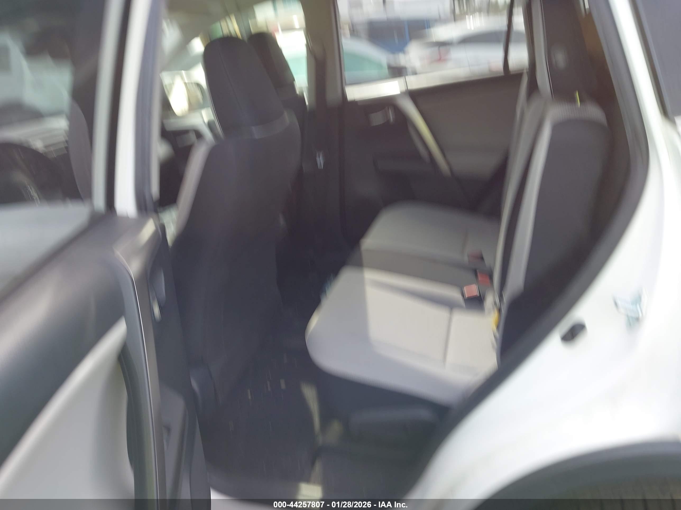 TOYOTA RAV4 image 8
