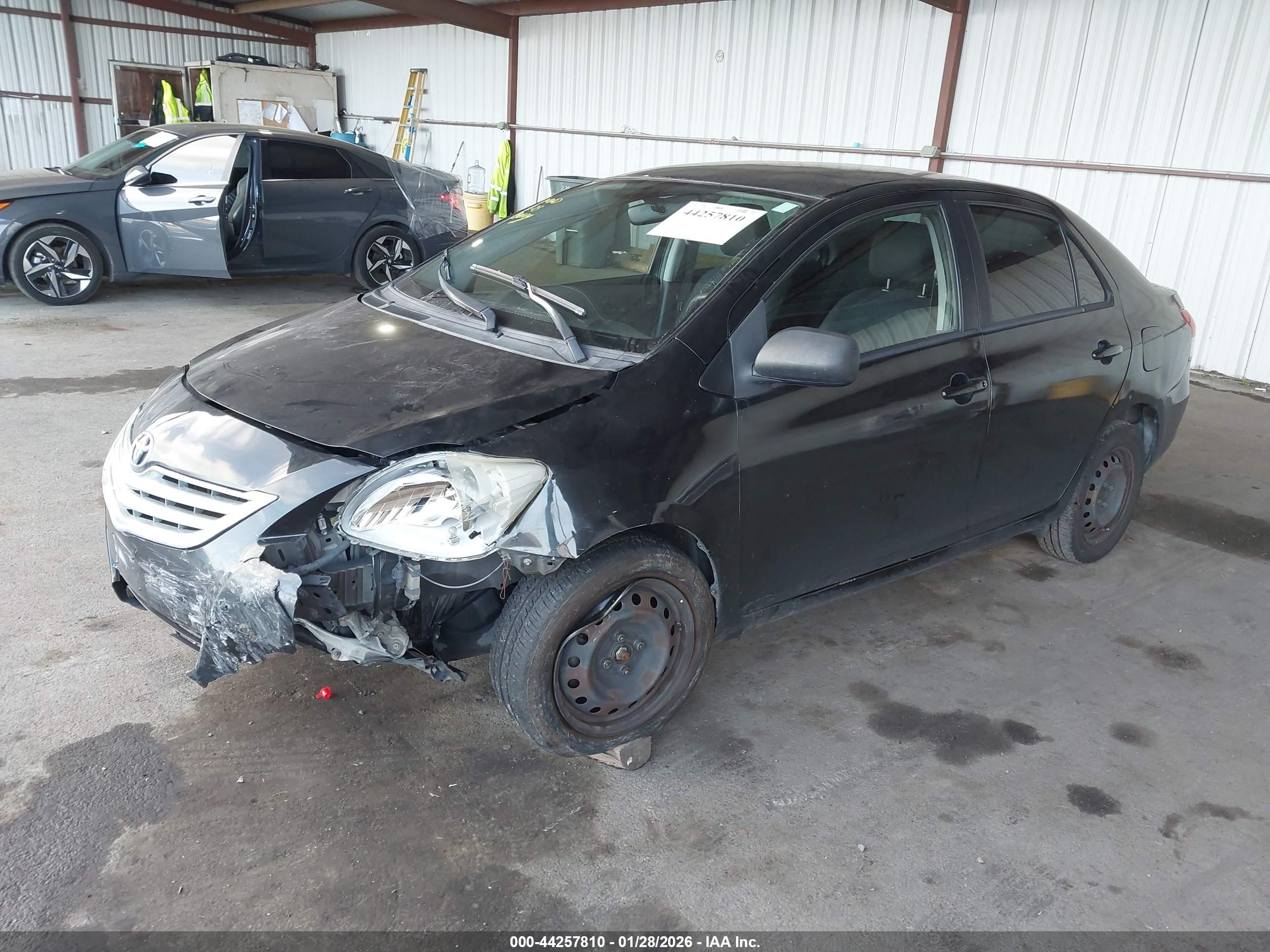 TOYOTA YARIS image 2