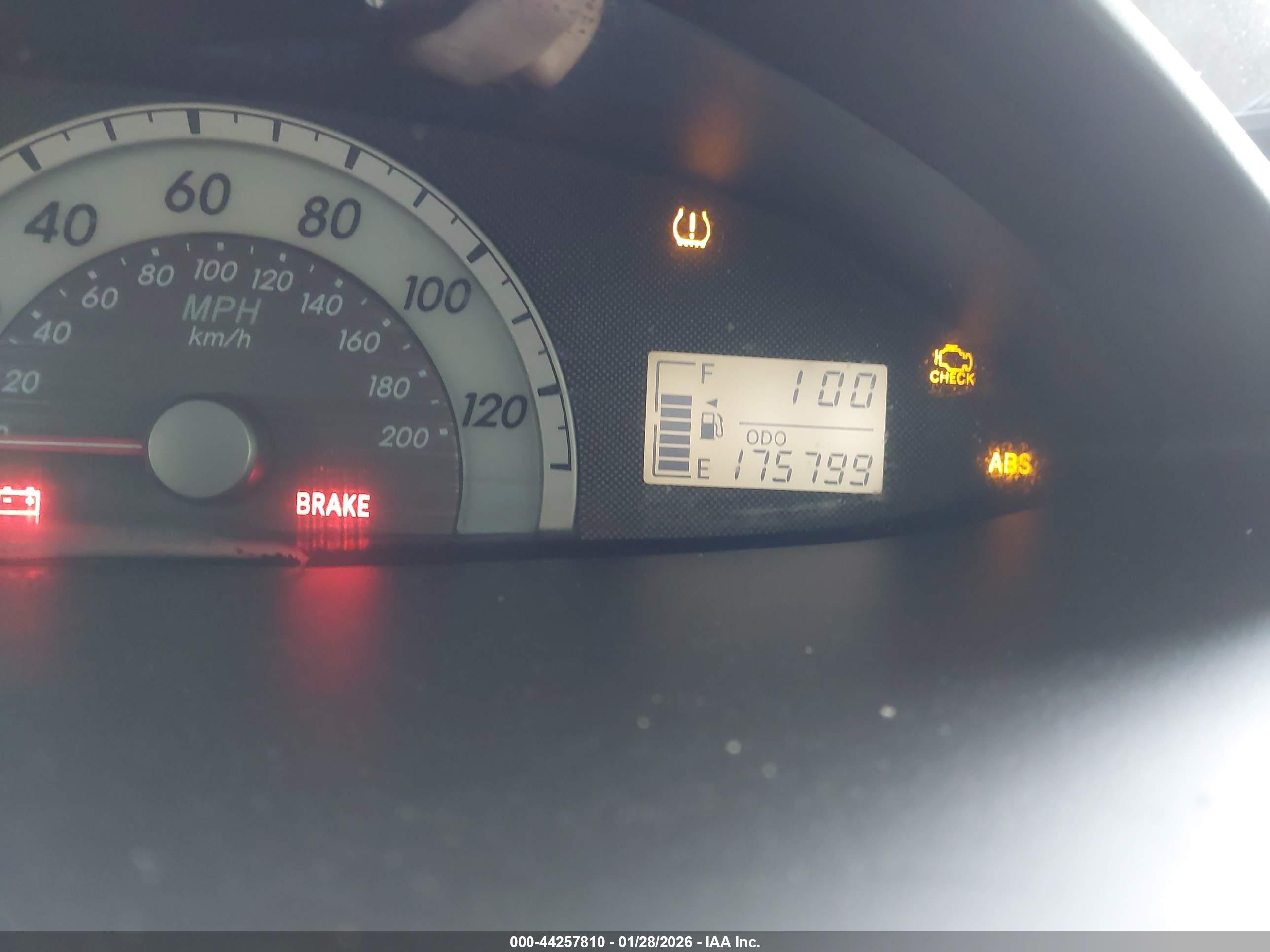 TOYOTA YARIS image 7