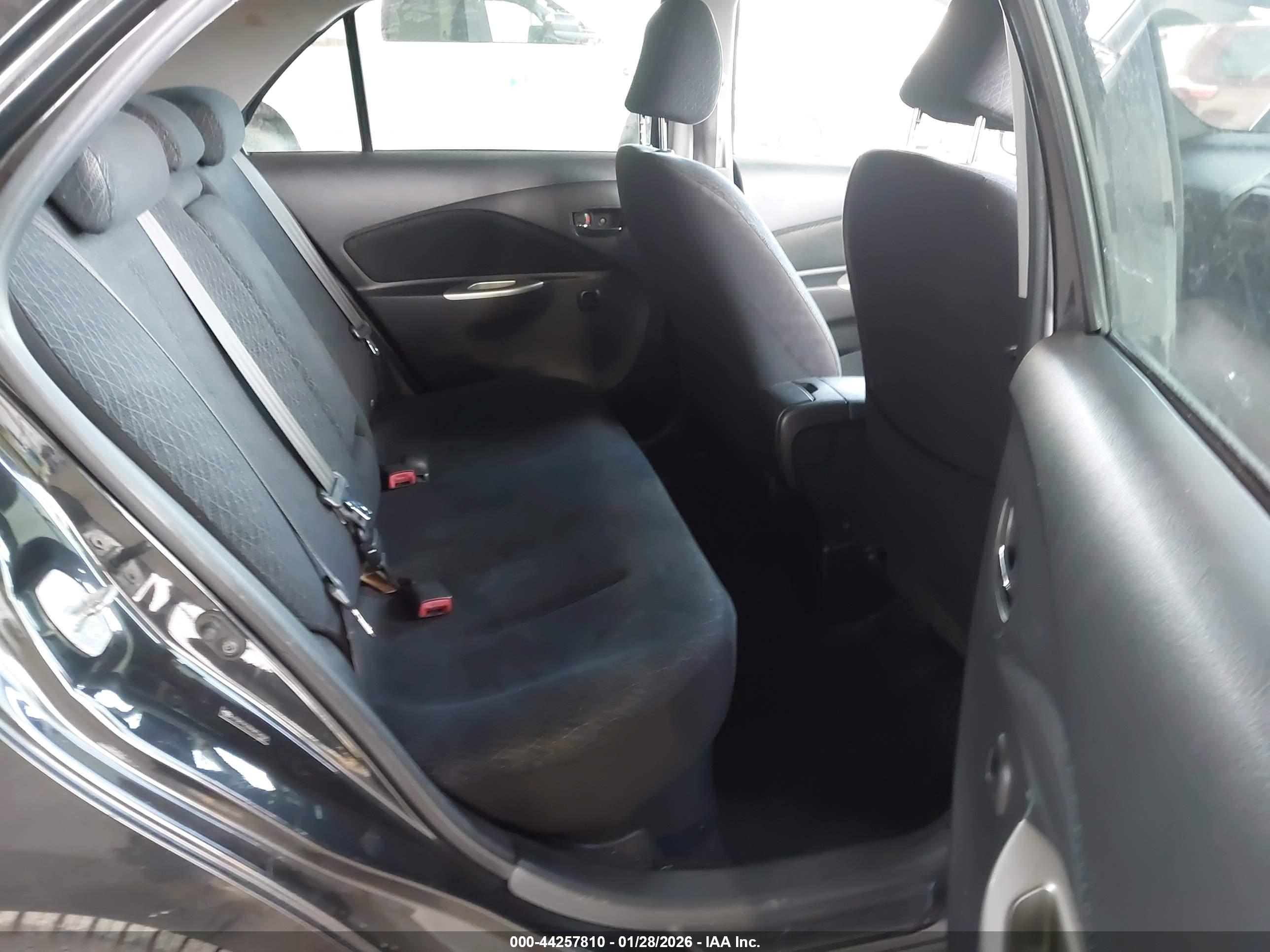 TOYOTA YARIS image 8