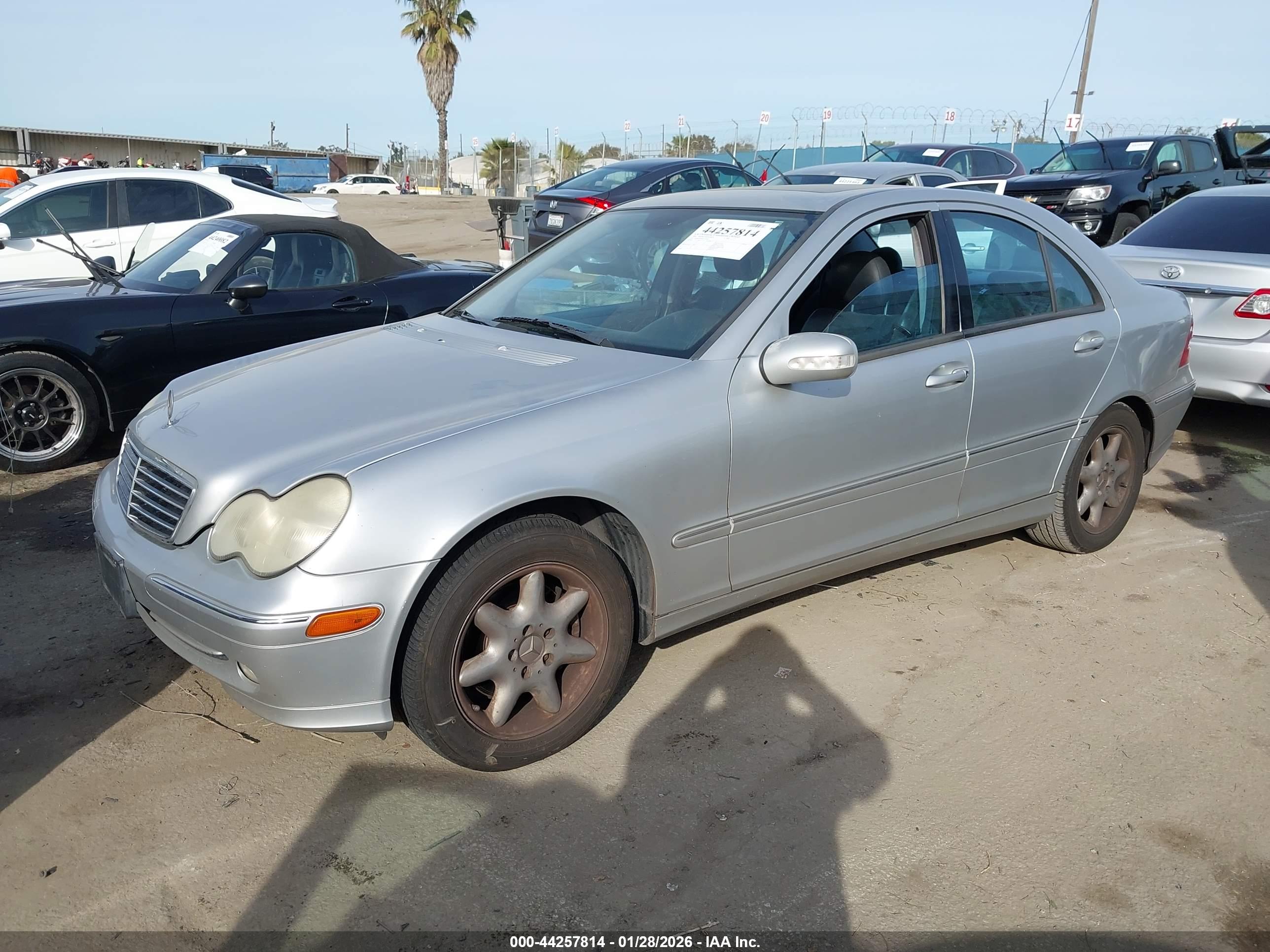MERCEDES-BENZ C image 2