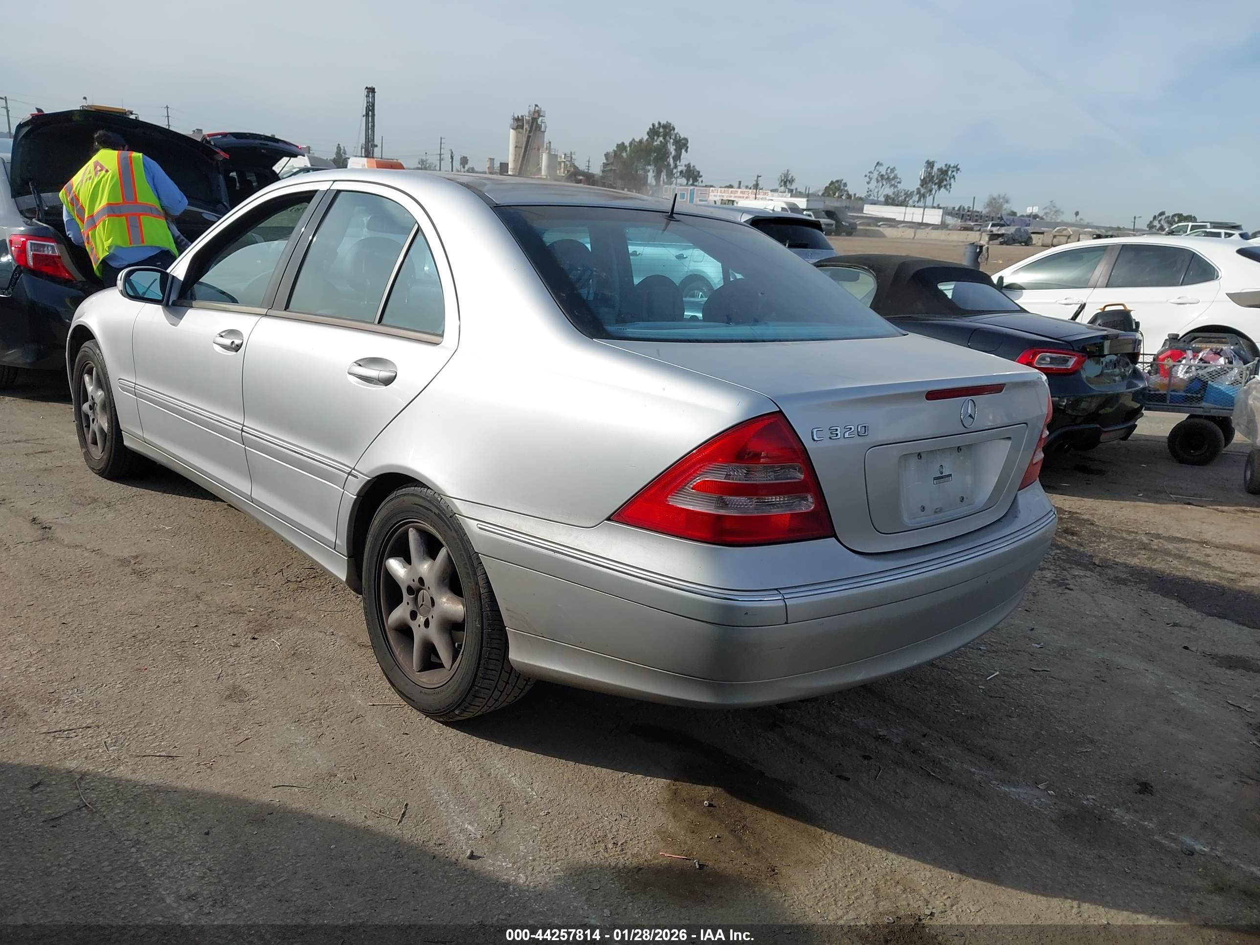 MERCEDES-BENZ C image 3