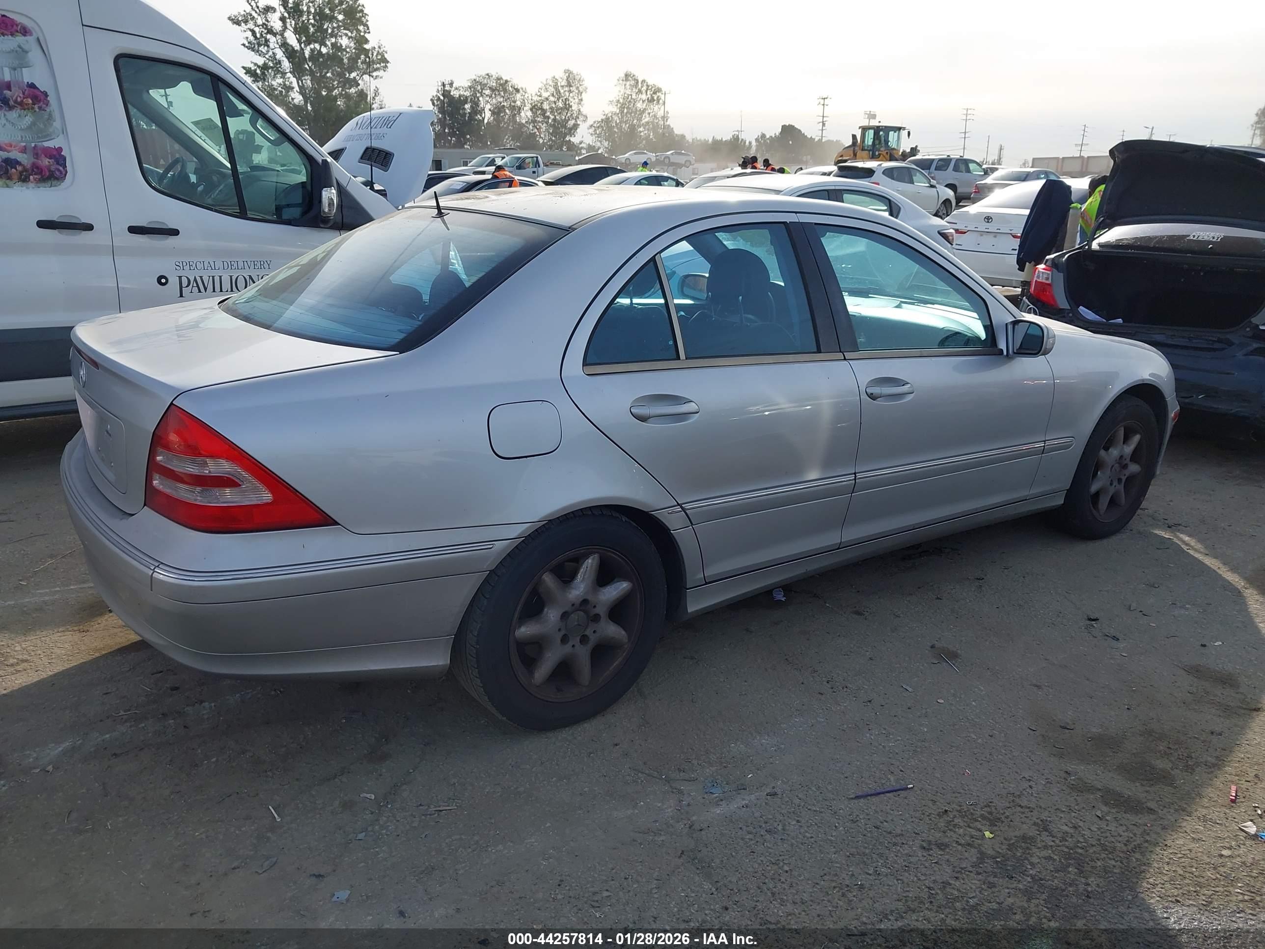 MERCEDES-BENZ C image 4