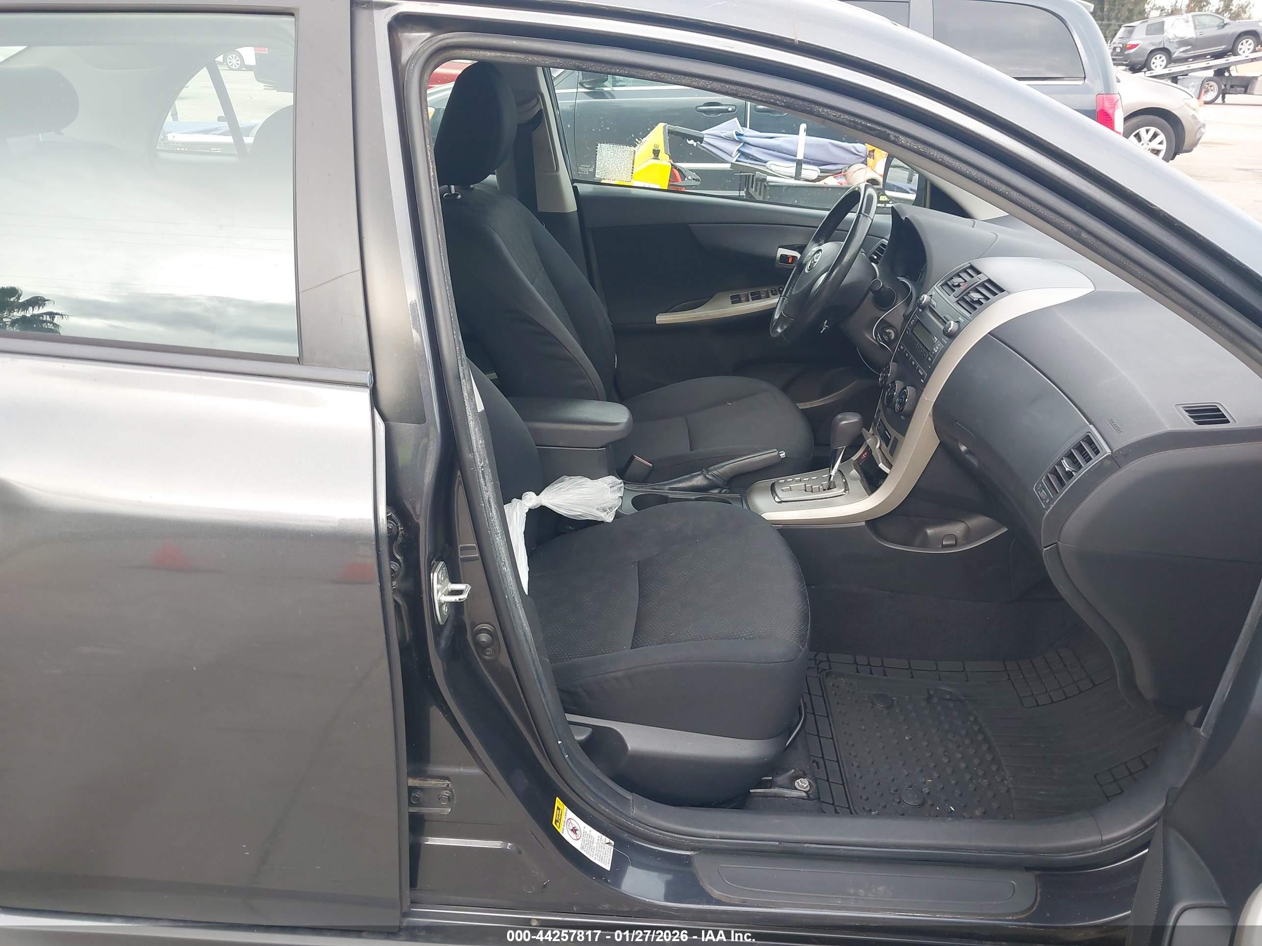 TOYOTA COROLLA image 5