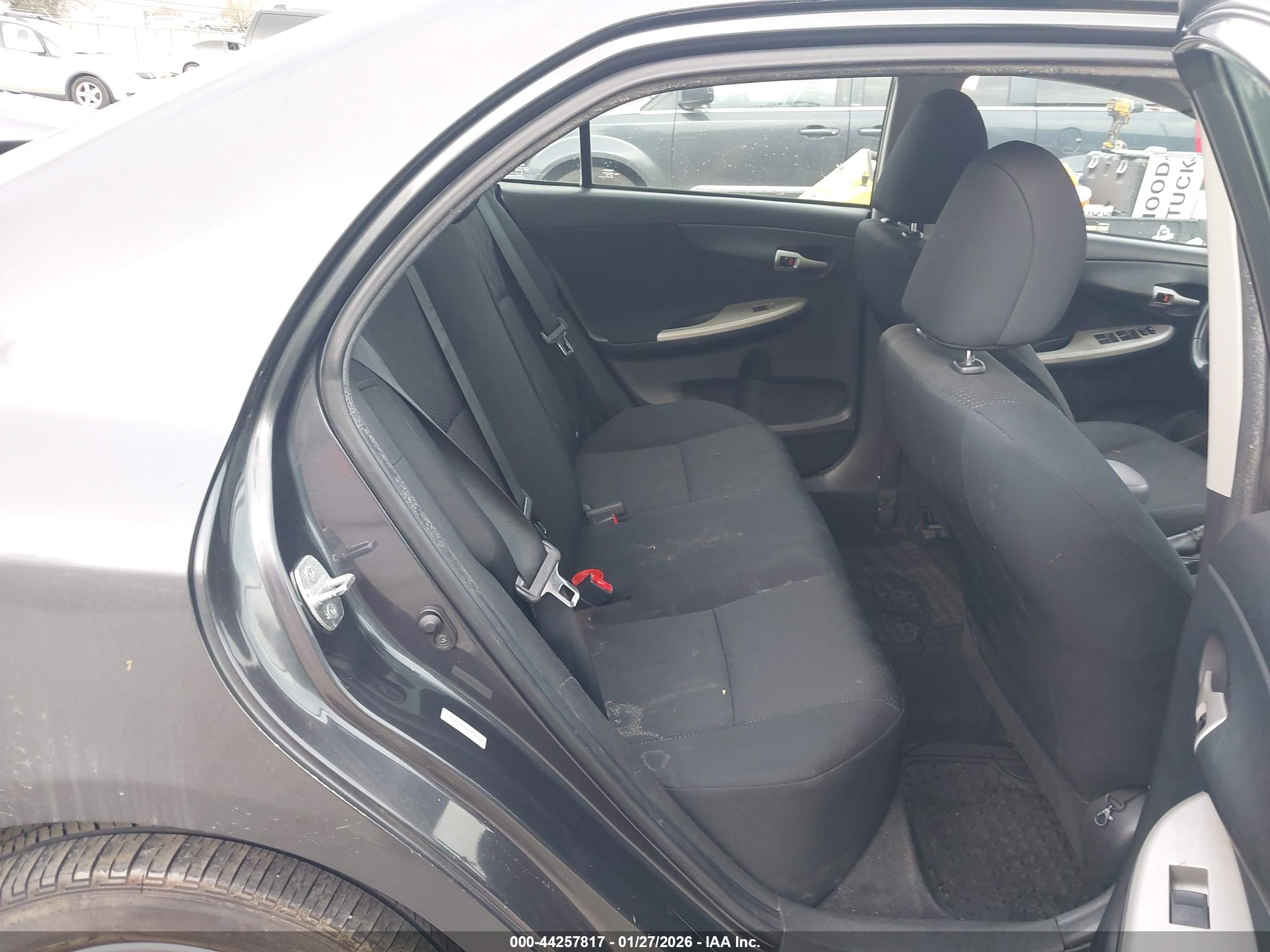 TOYOTA COROLLA image 8