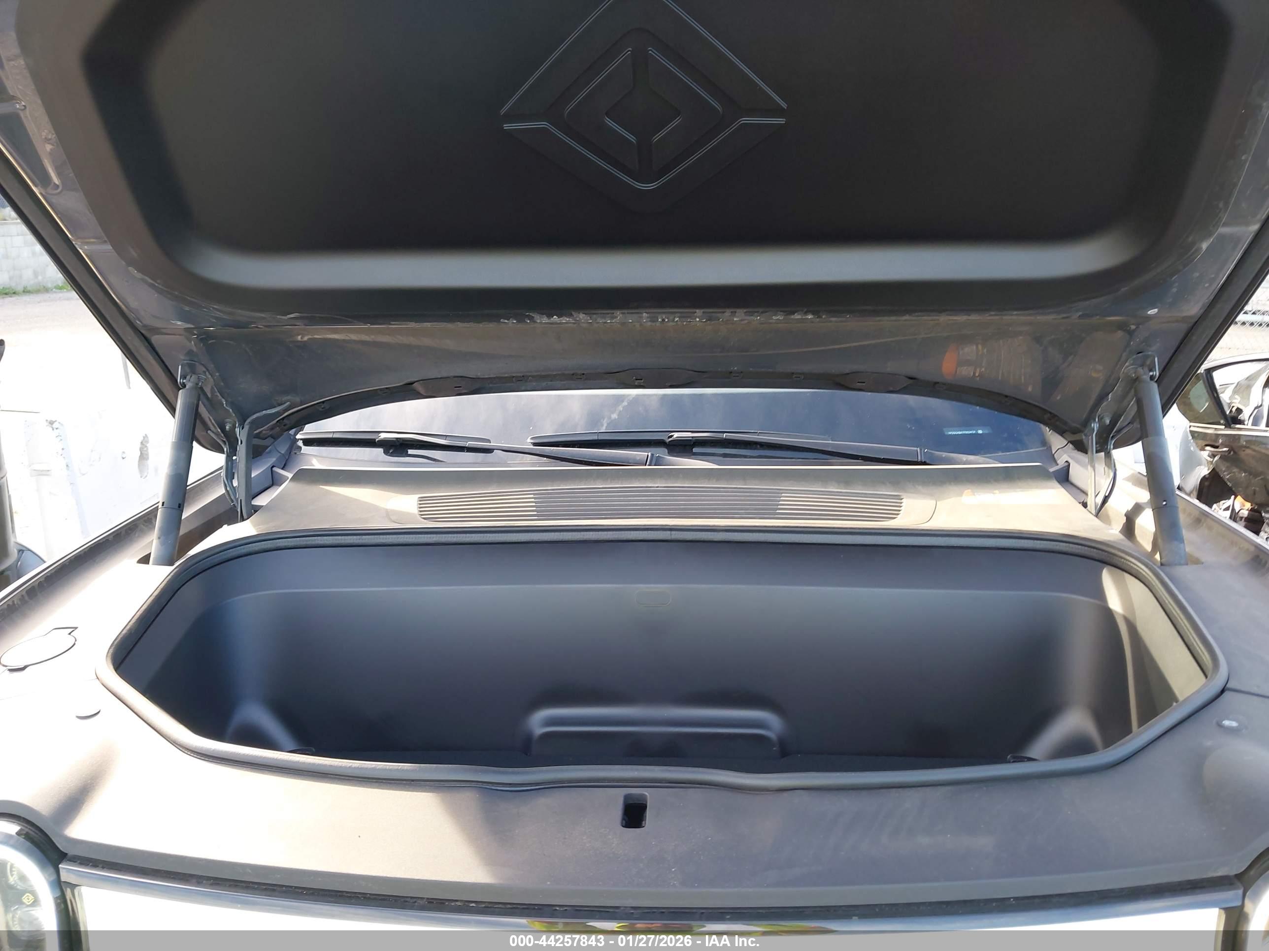 RIVIAN R1S image 10