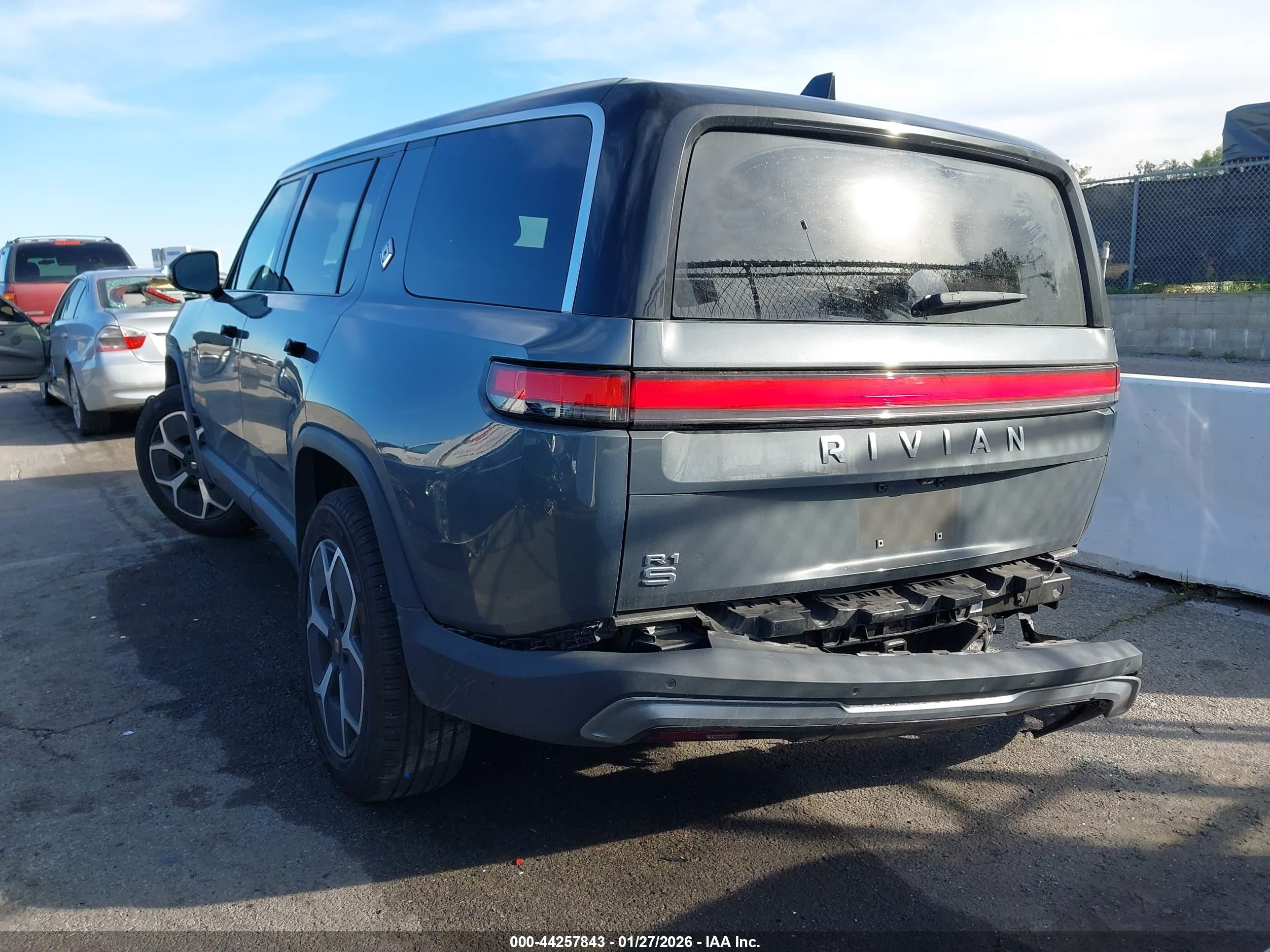 RIVIAN R1S image 3