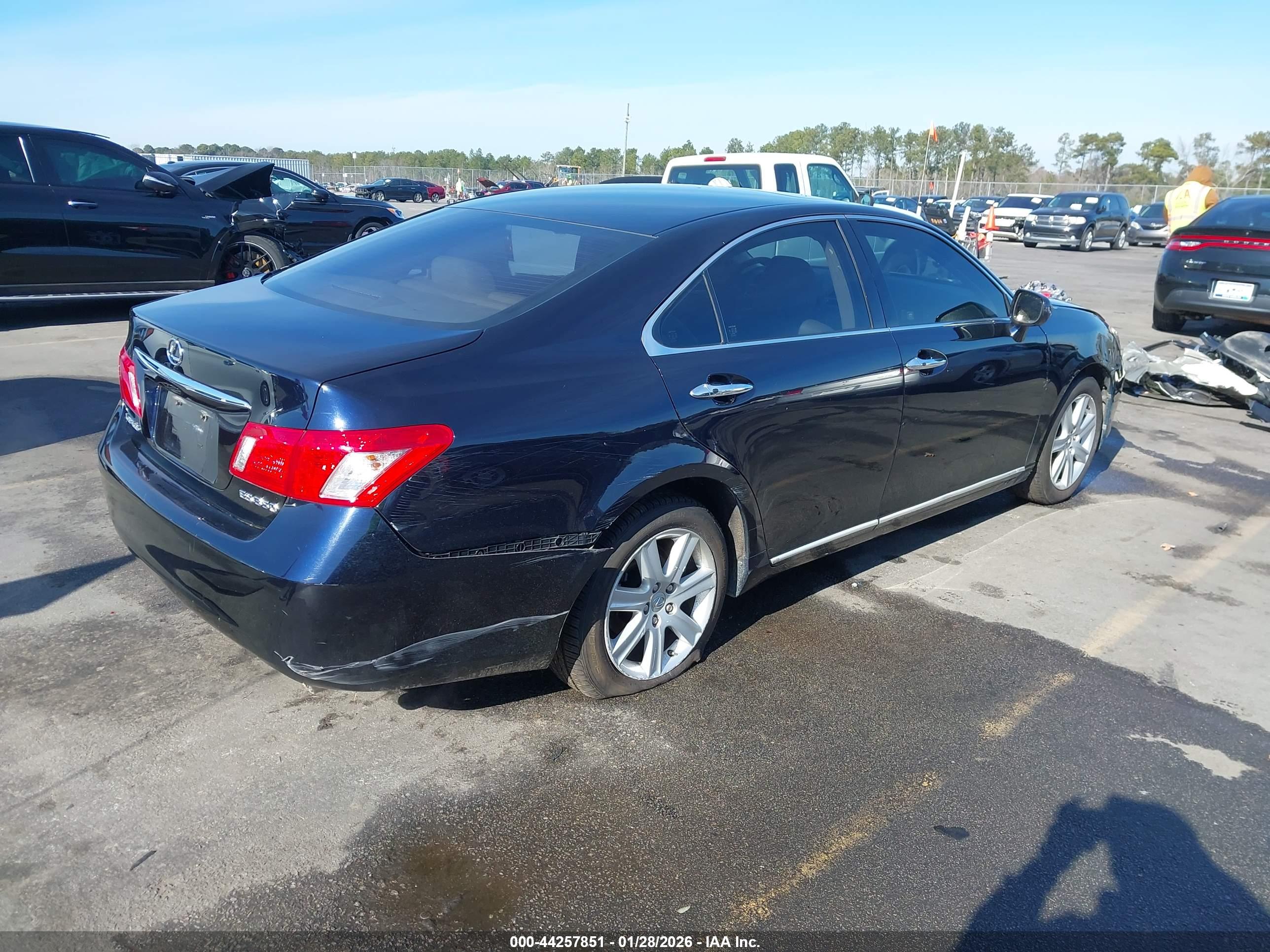 LEXUS ES image 4
