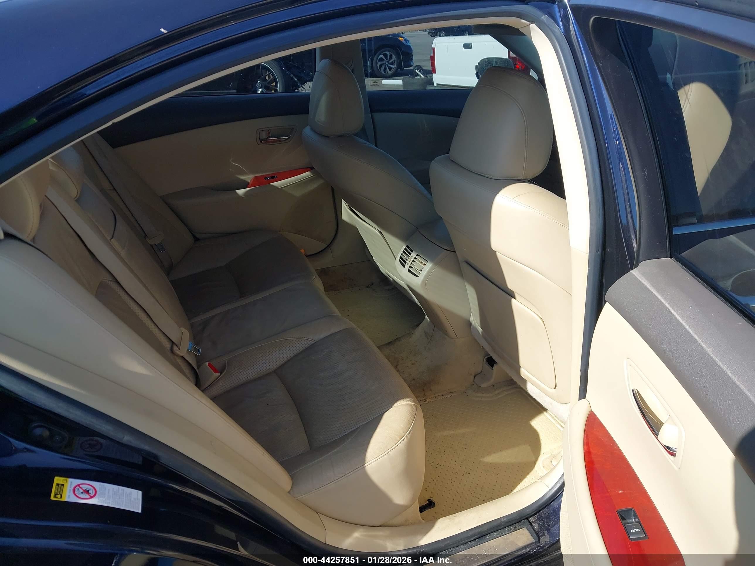 LEXUS ES image 8
