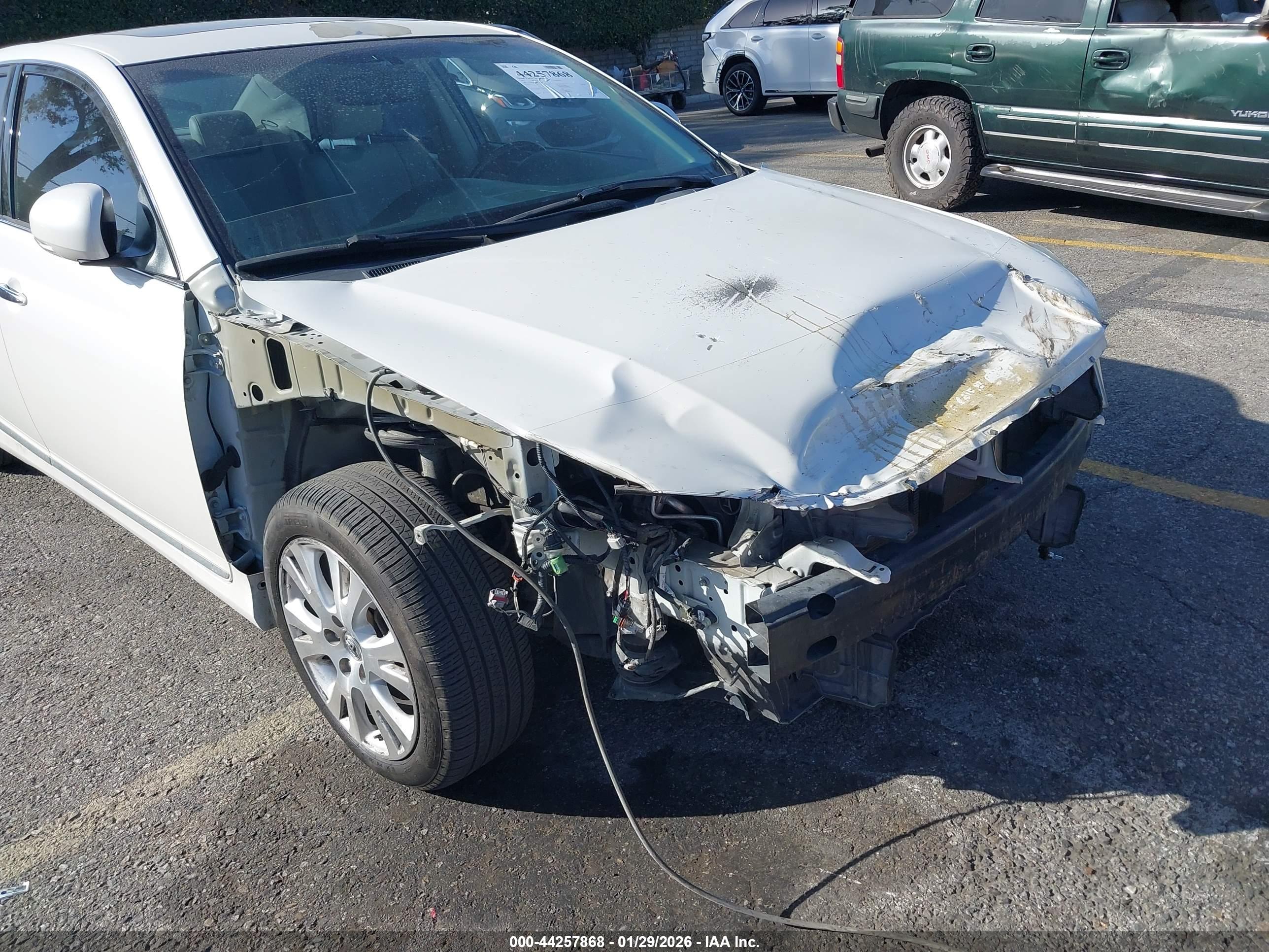 TOYOTA AVALON image 6